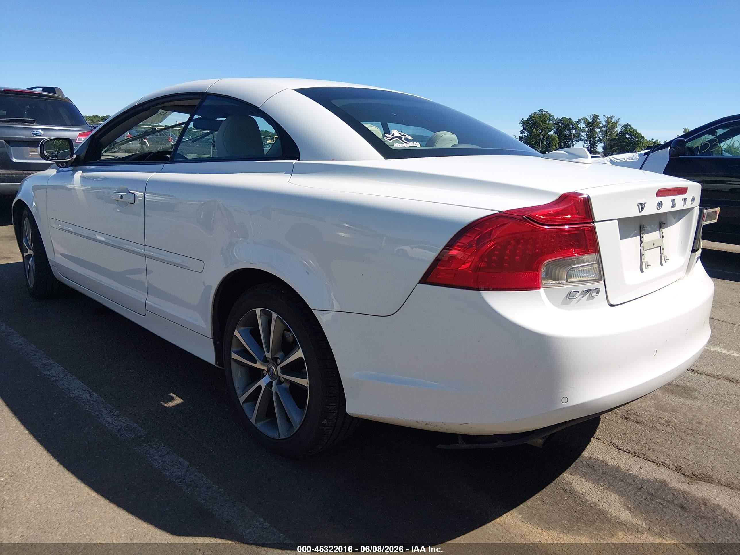 2011 Volvo C70 T5 White vin: YV1672MCXBJ118246