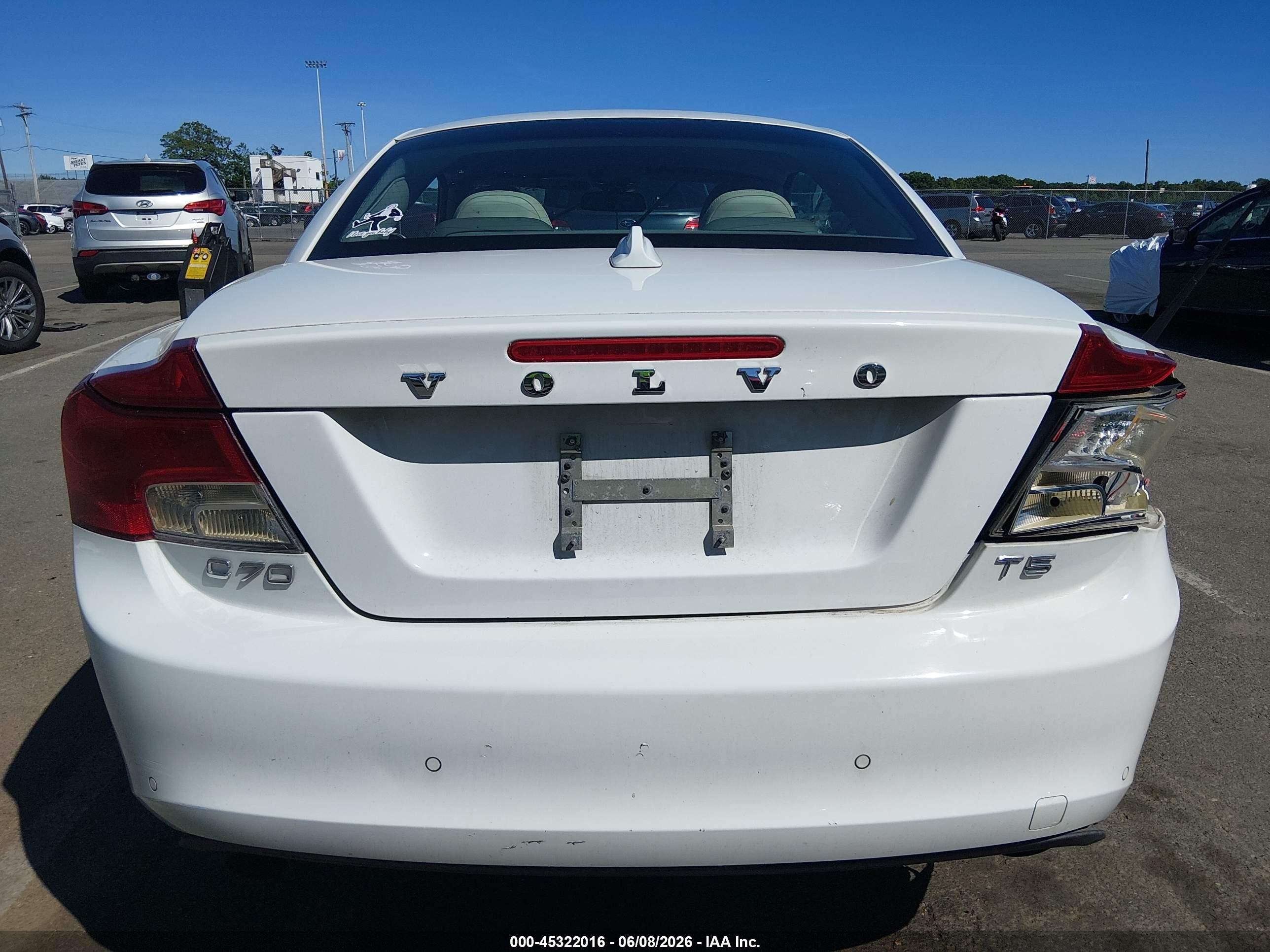 2011 Volvo C70 T5 White vin: YV1672MCXBJ118246