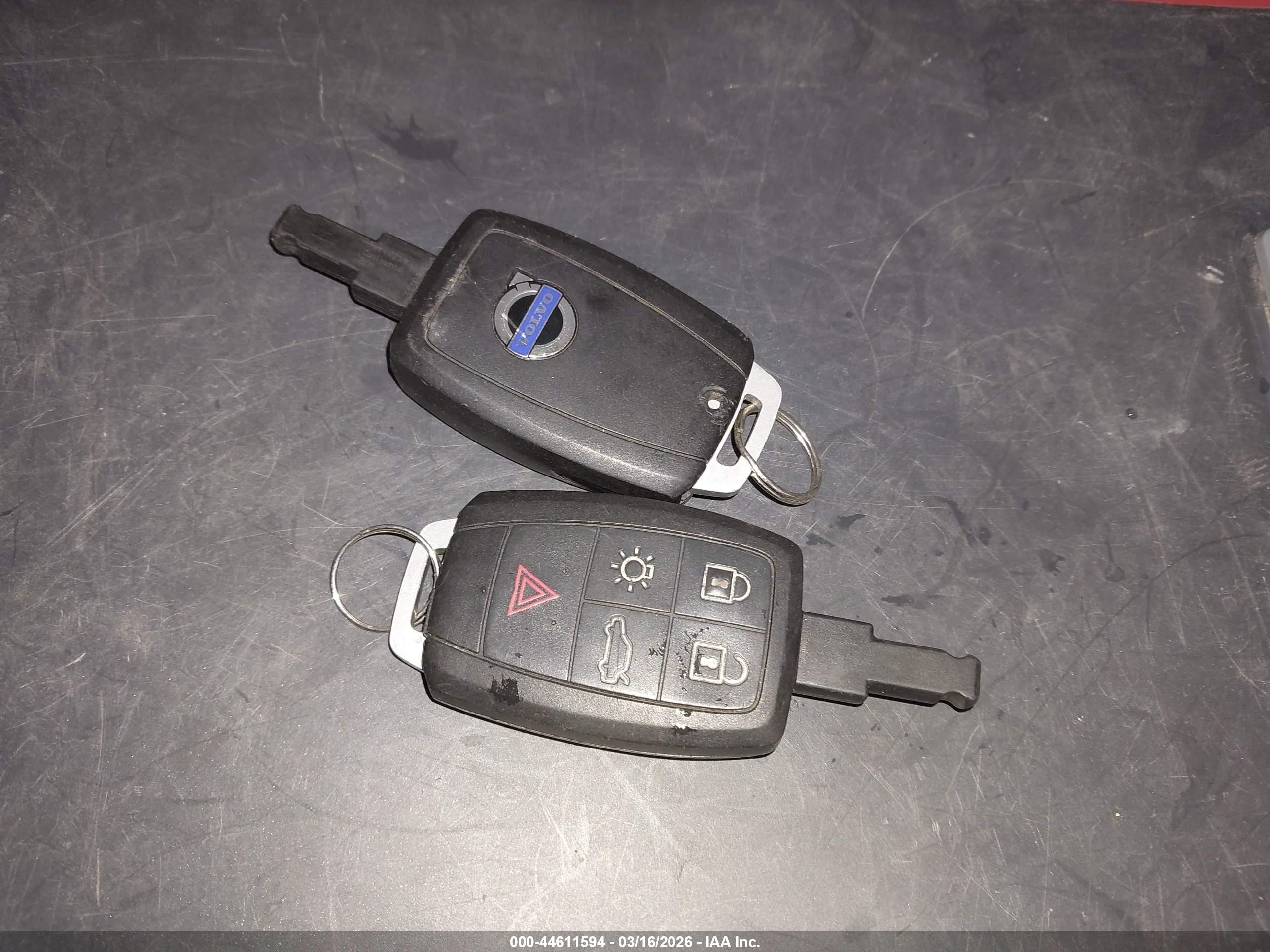 2012 Volvo C70 T5/t5 Platinum/t5 Premier Plus Black vin: YV1672MCXCJ130091