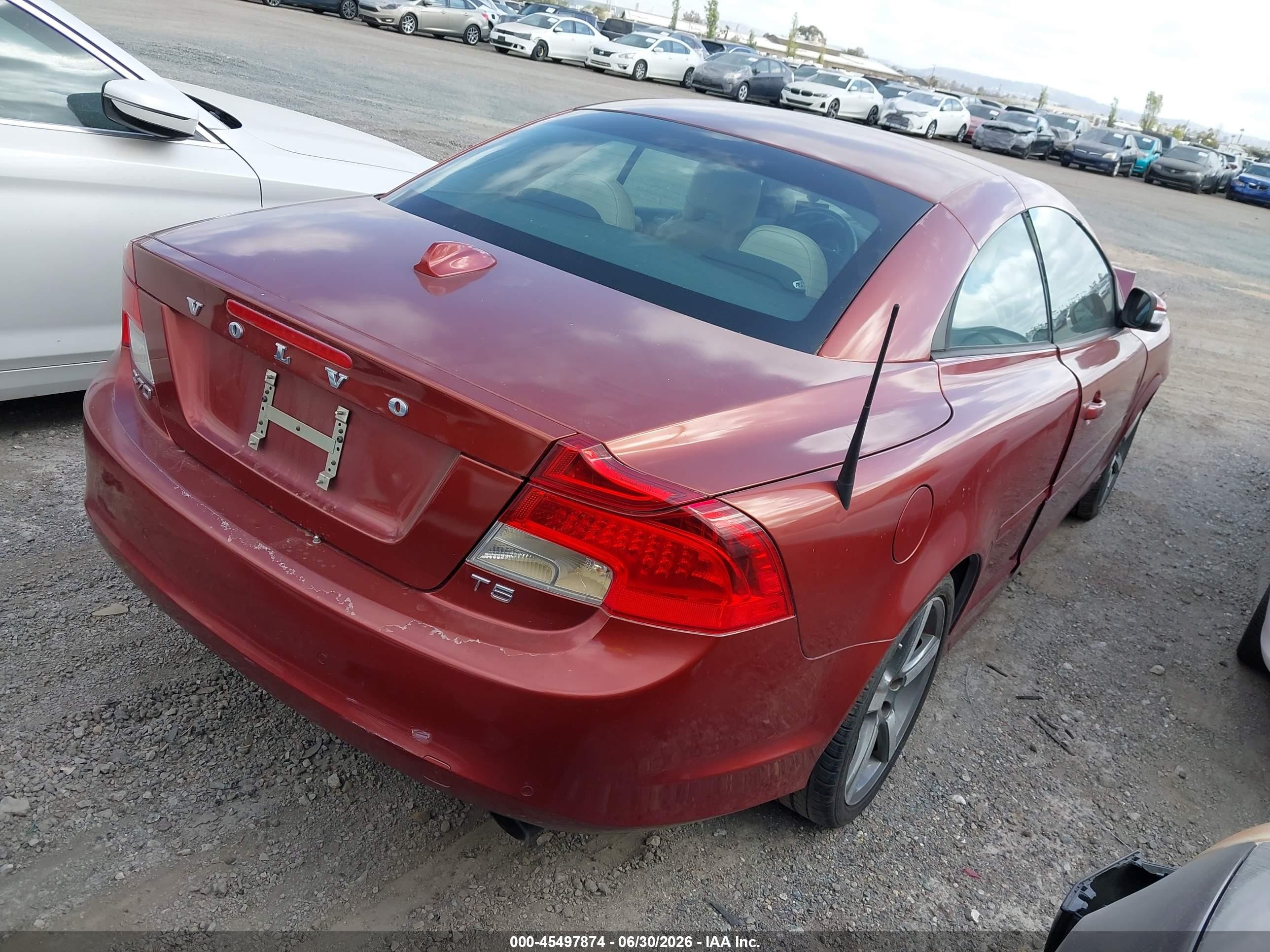 2013 Volvo C70 T5 Red vin: YV1672MCXDJ144087