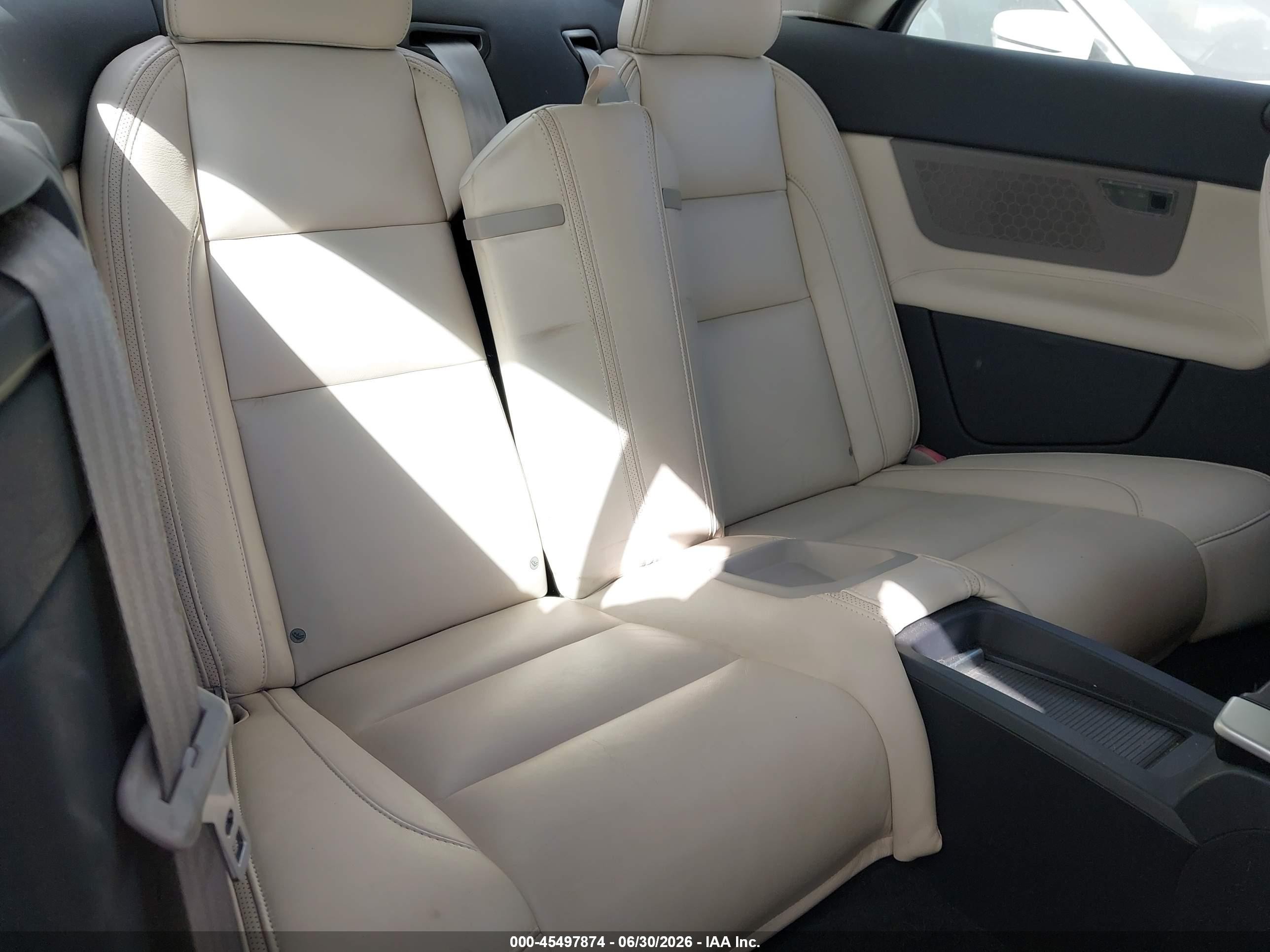 2013 Volvo C70 T5 Red vin: YV1672MCXDJ144087