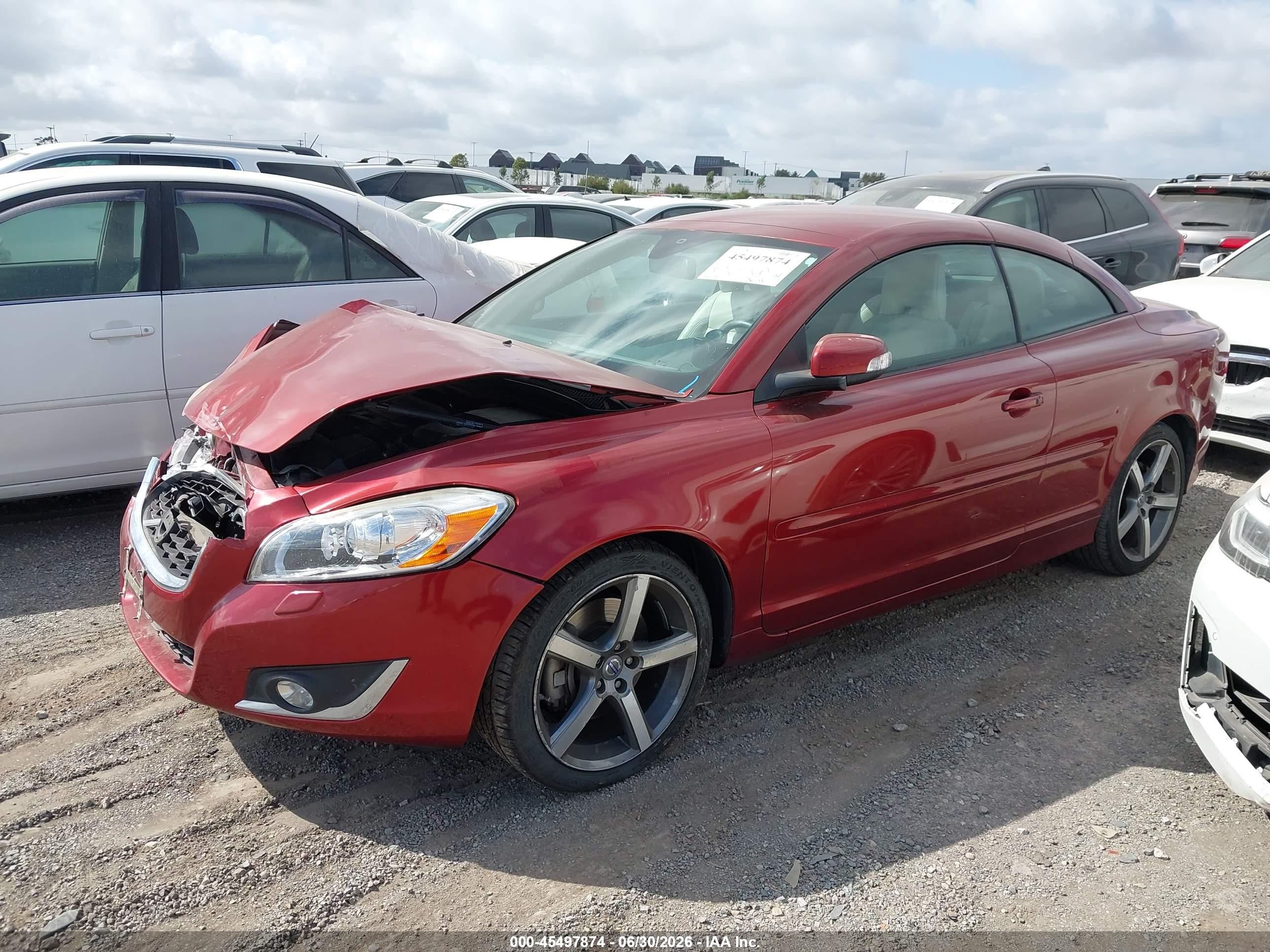 2013 Volvo C70 T5 Red vin: YV1672MCXDJ144087