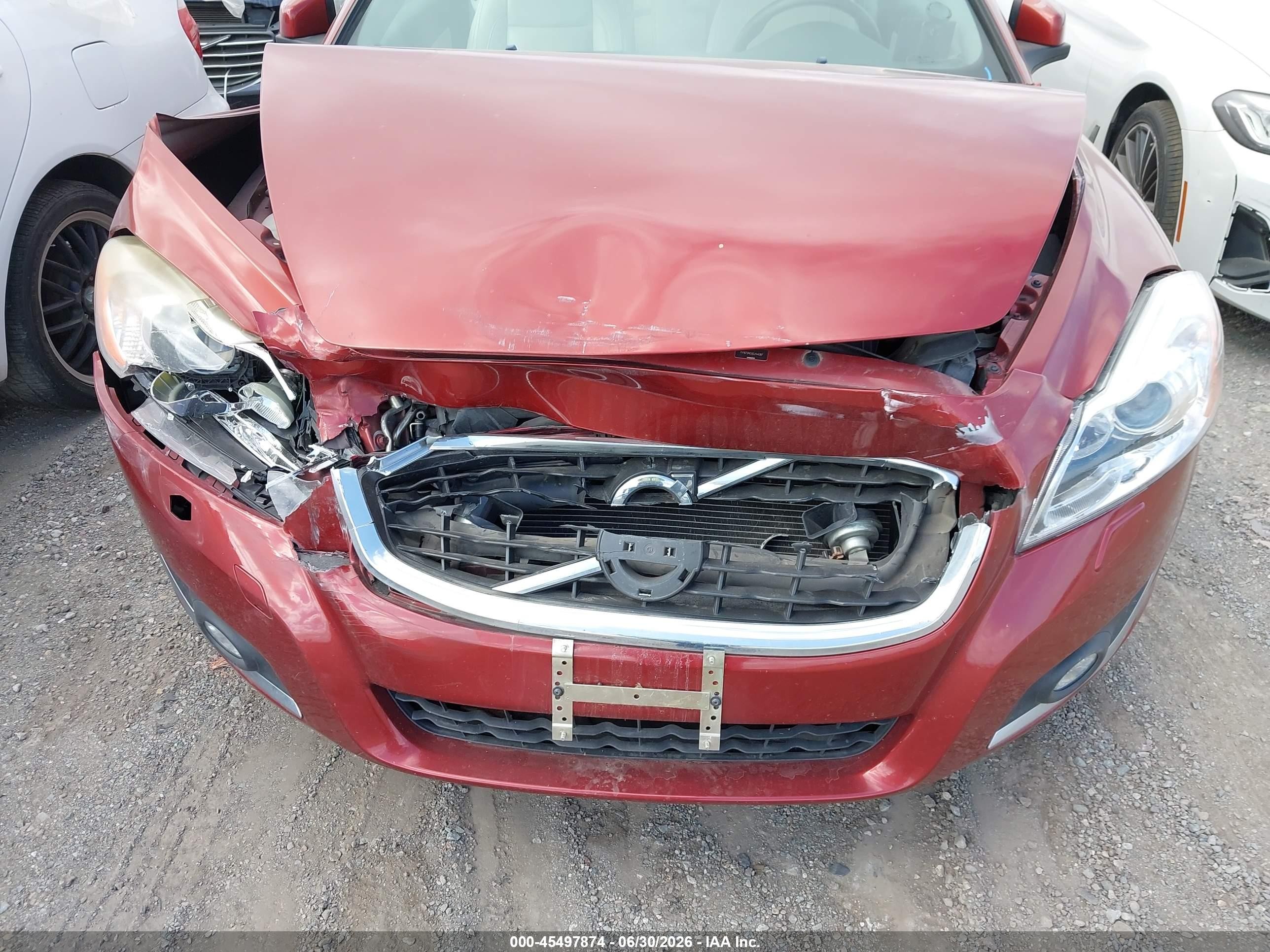 2013 Volvo C70 T5 Red vin: YV1672MCXDJ144087