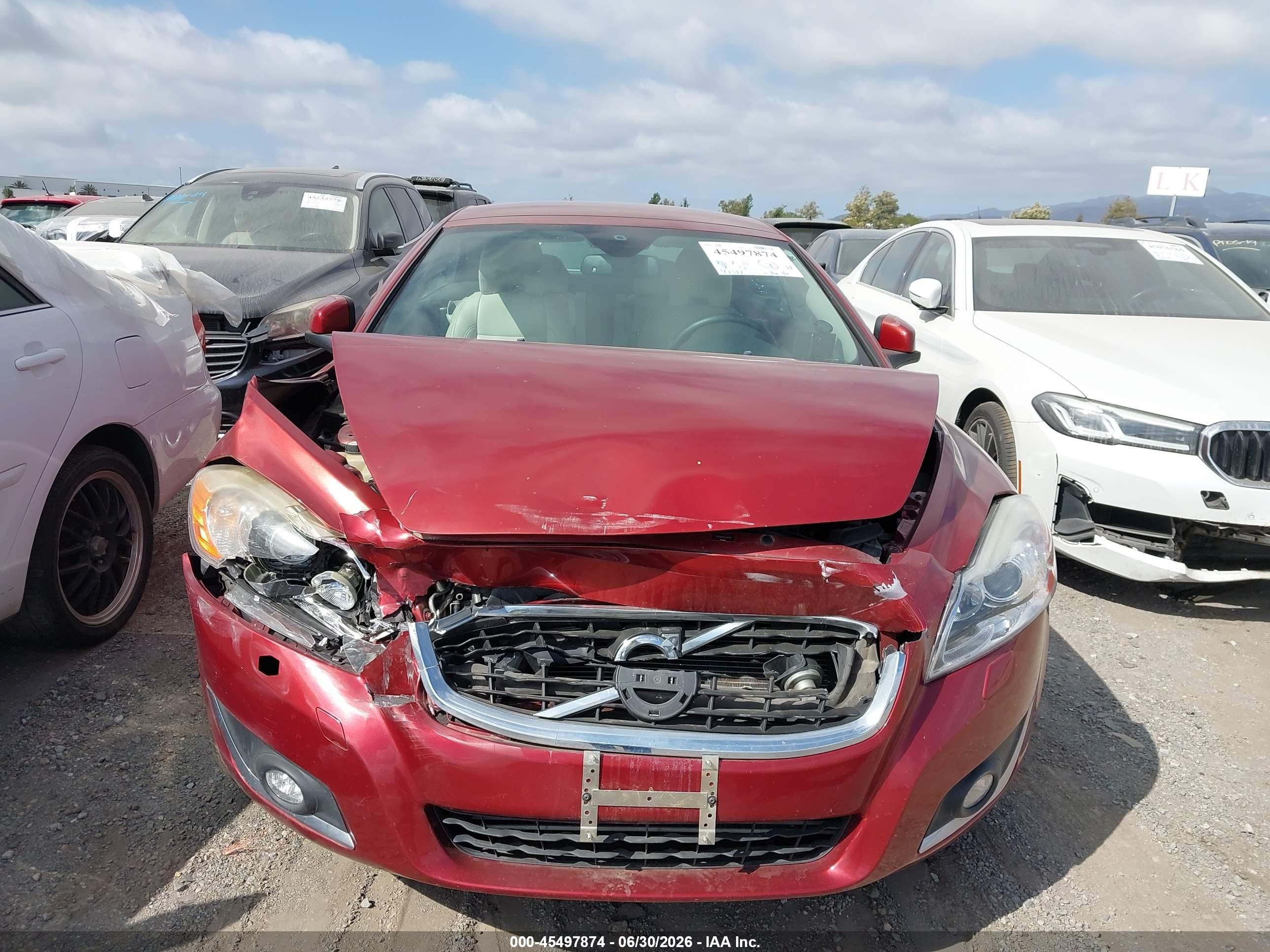 2013 Volvo C70 T5 Red vin: YV1672MCXDJ144087