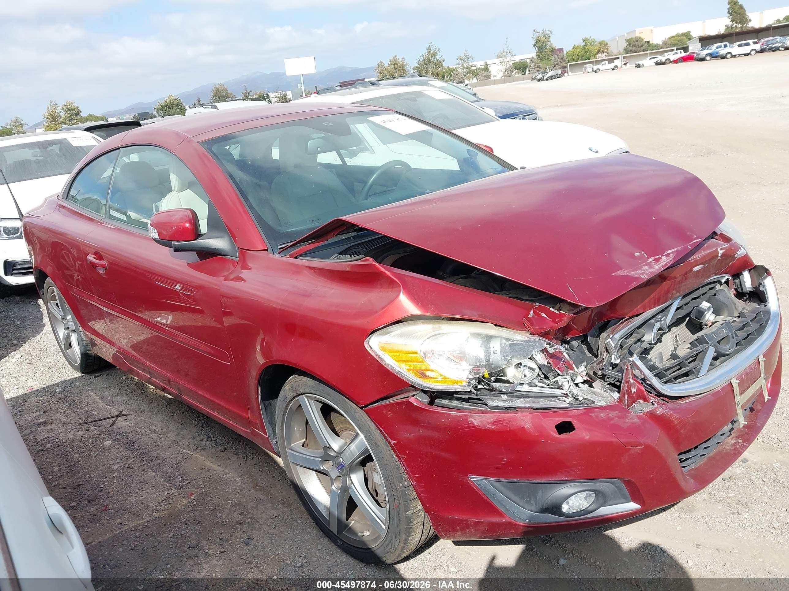 2013 Volvo C70 T5 Red vin: YV1672MCXDJ144087