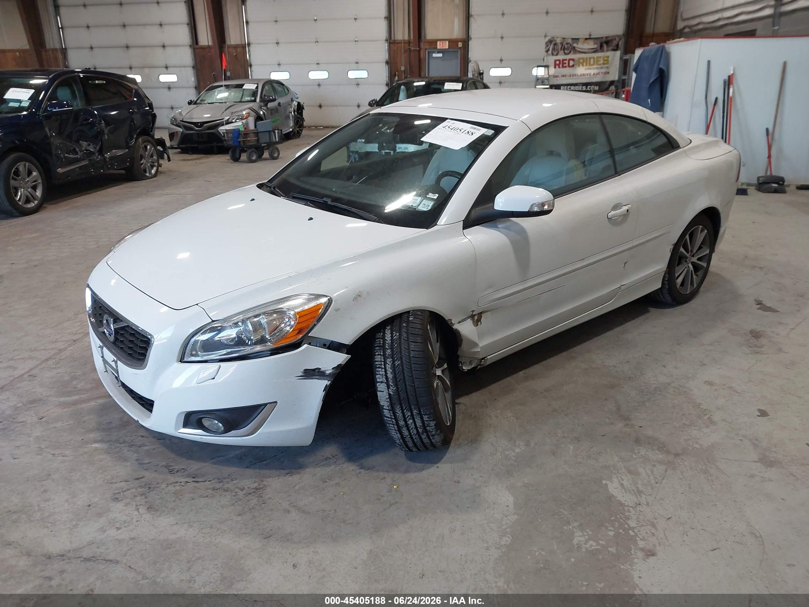 2013 Volvo C70 T5 White vin: YV1672MCXDJ144123