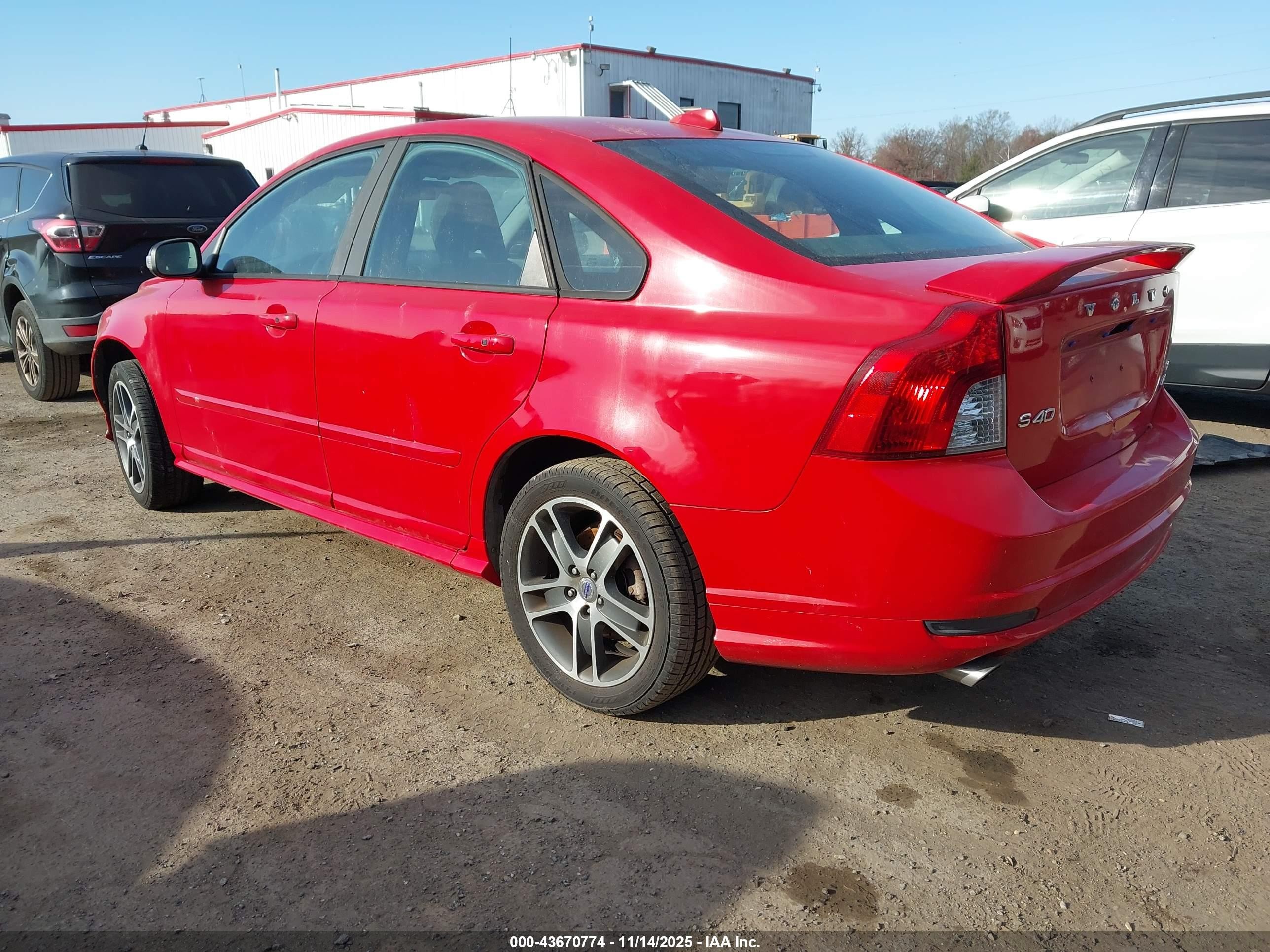 2010 Volvo S40 T5 R-design Red vin: YV1672MHXA2501754