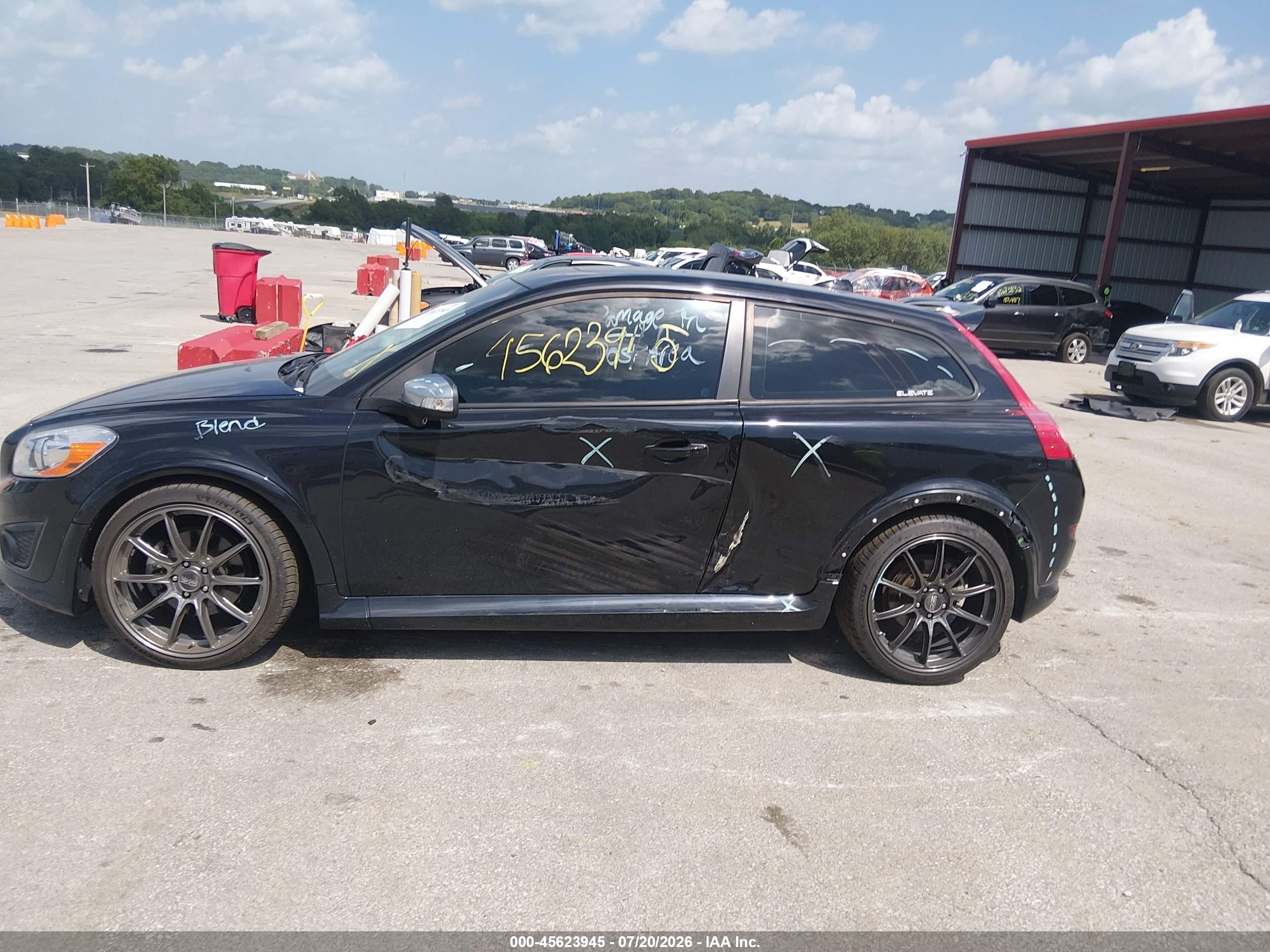 2013 Volvo C30 T5/t5 Platinum/t5 Premier/t5 Premier Plus/t5 R-design/t5 R-design Platinum/t5 R-design Premier Black vin: YV1672MK2D2303007