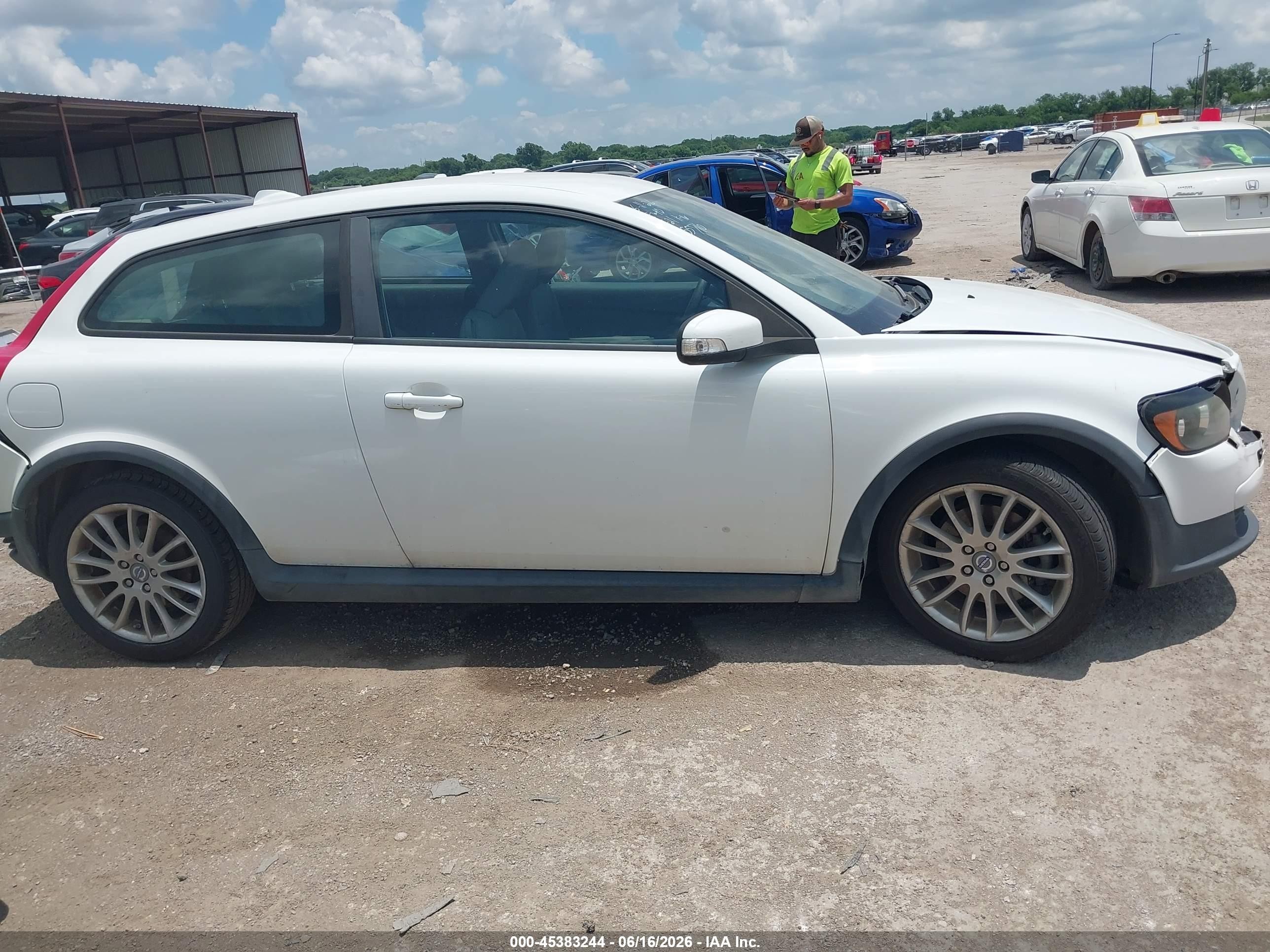 2010 Volvo C30 T5/t5 R-design Белый vin: YV1672MK3A2183262