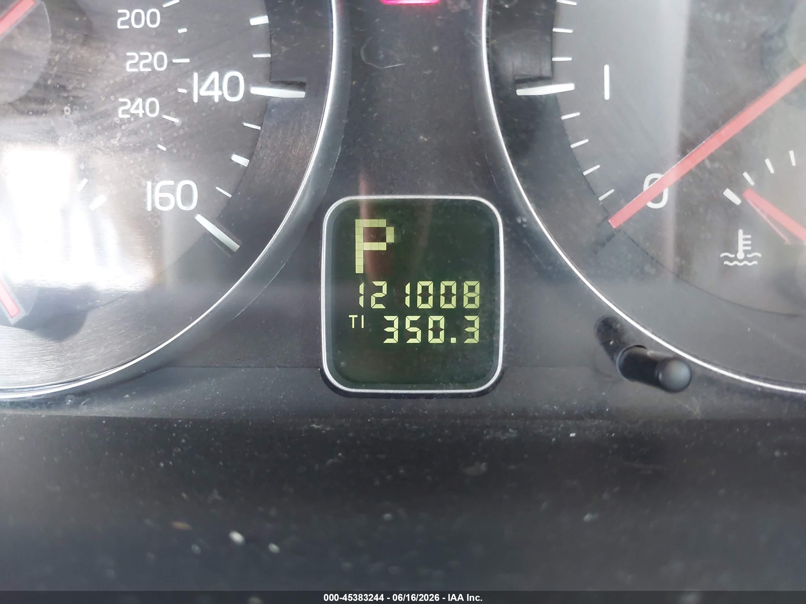 2010 Volvo C30 T5/t5 R-design Белый vin: YV1672MK3A2183262