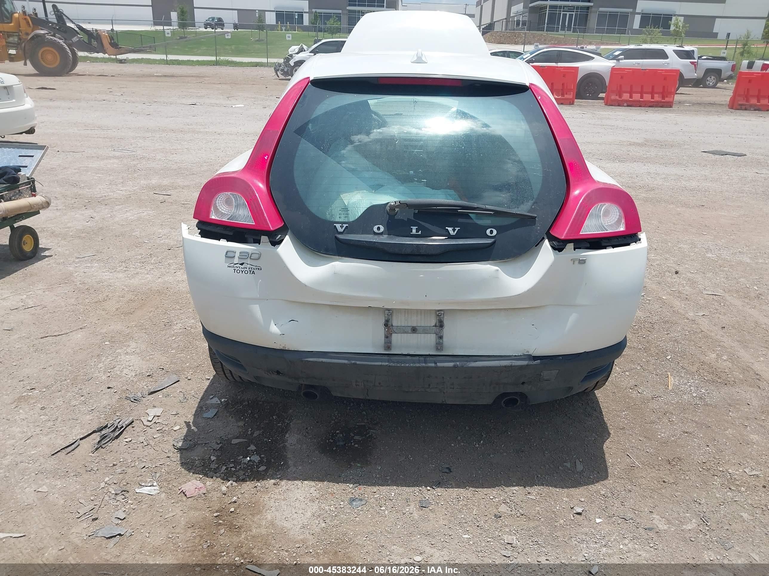 2010 Volvo C30 T5/t5 R-design Белый vin: YV1672MK3A2183262