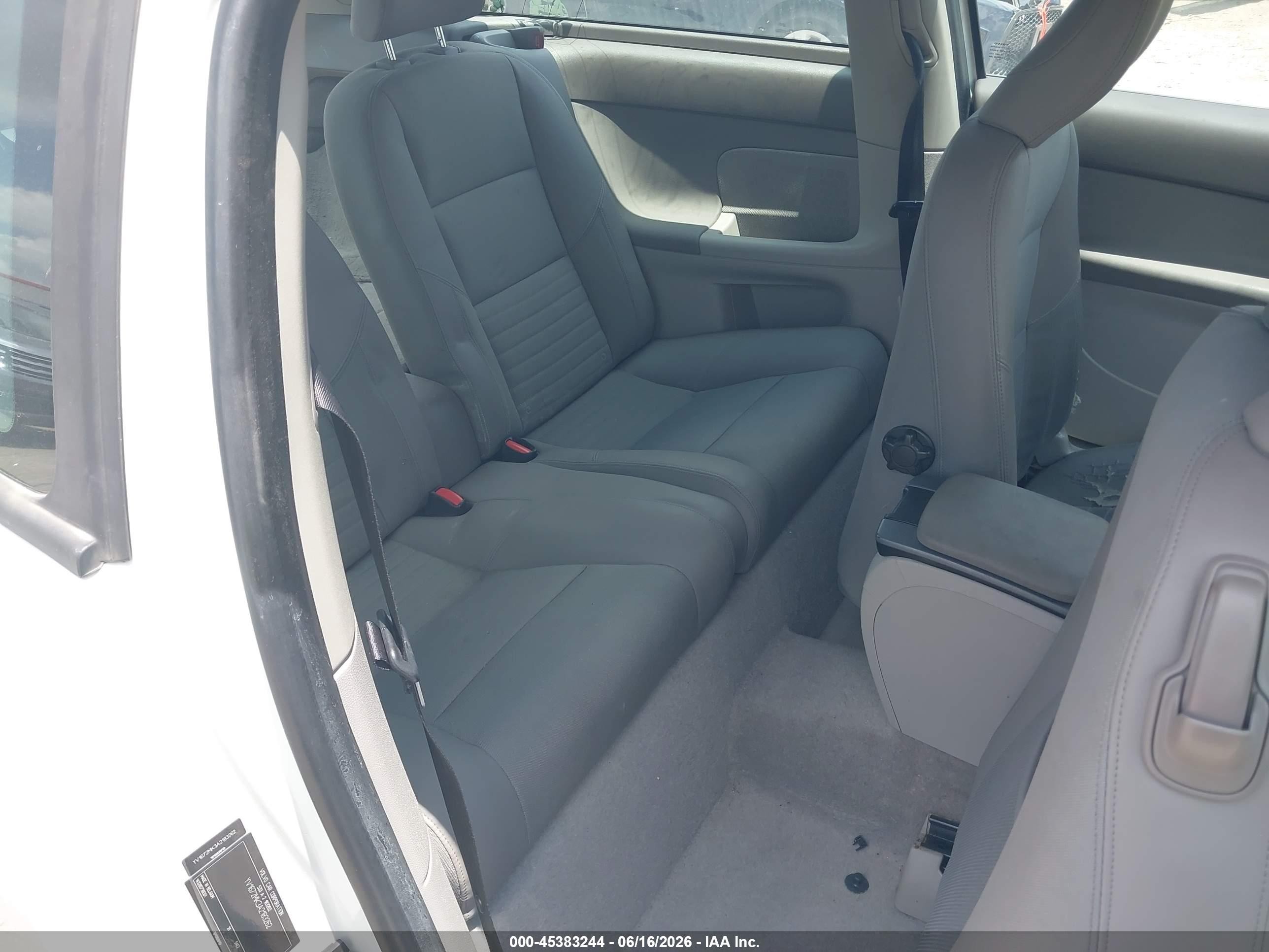 2010 Volvo C30 T5/t5 R-design Белый vin: YV1672MK3A2183262