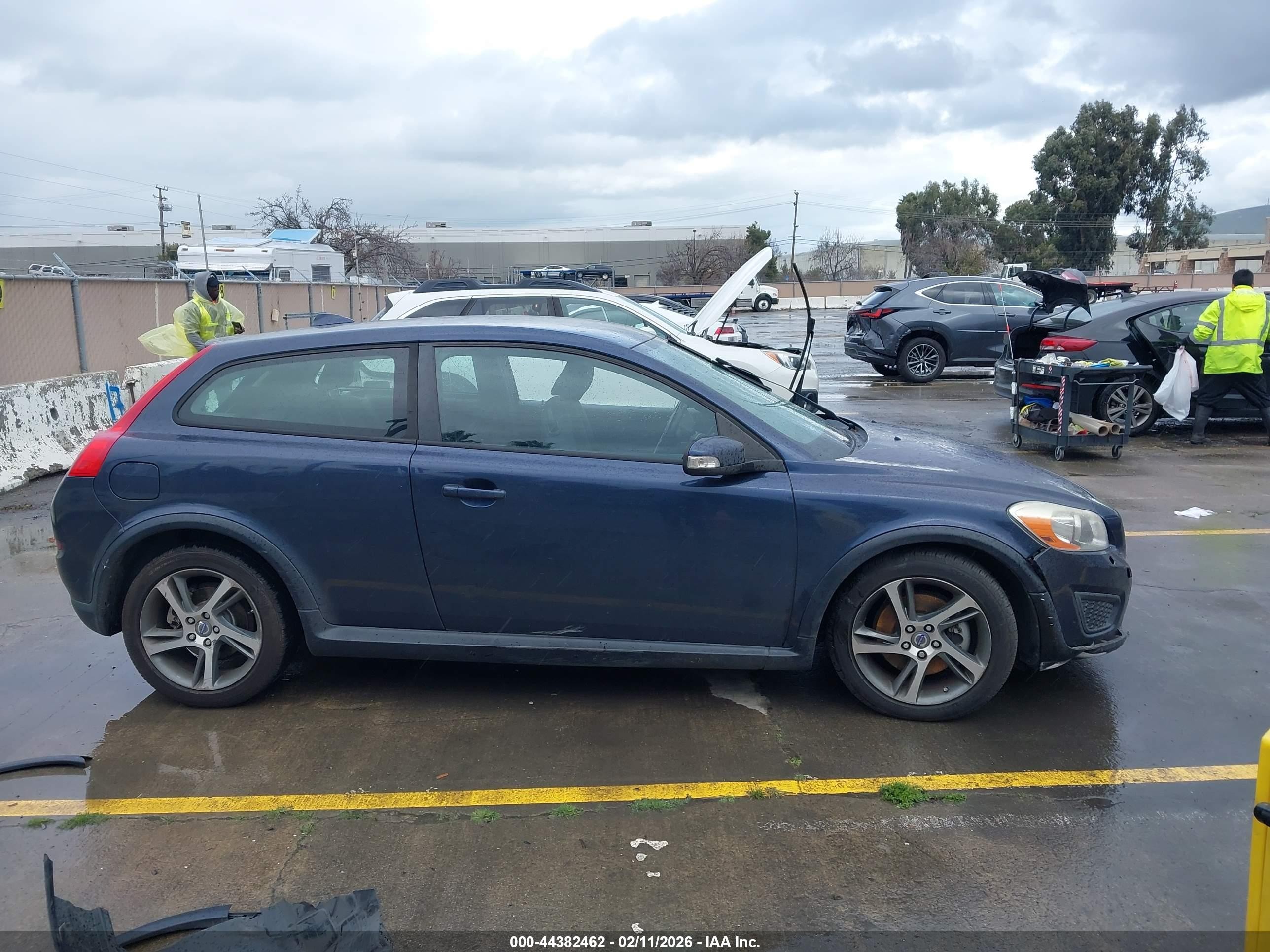2013 Volvo C30 T5/t5 Platinum/t5 Premier/t5 Premier Plus/t5 R-design/t5 R-design Platinum/t5 R-design Premier Blue vin: YV1672MK3D2300049