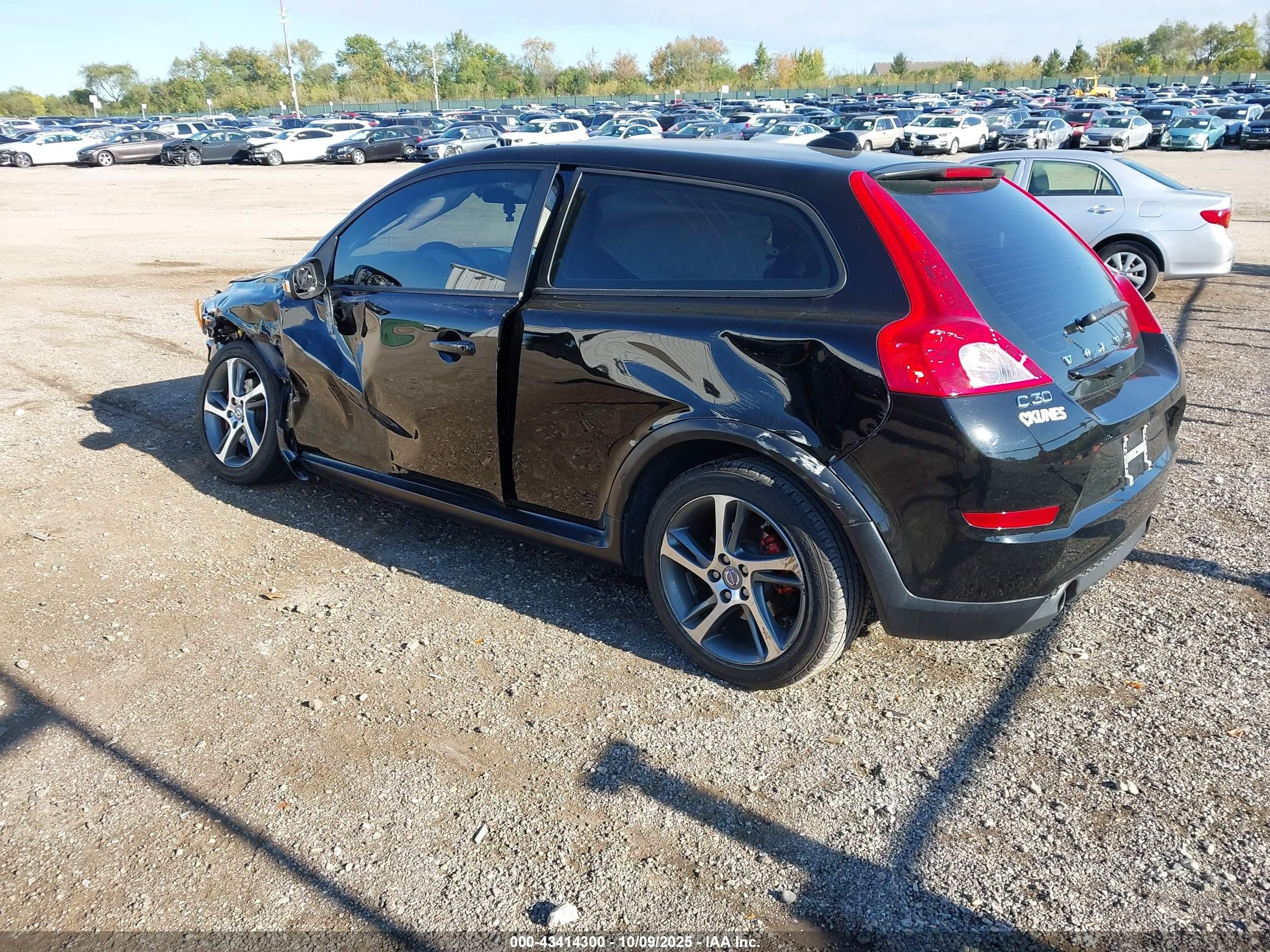 2013 Volvo C30 T5 Черный vin: YV1672MK3D2306613