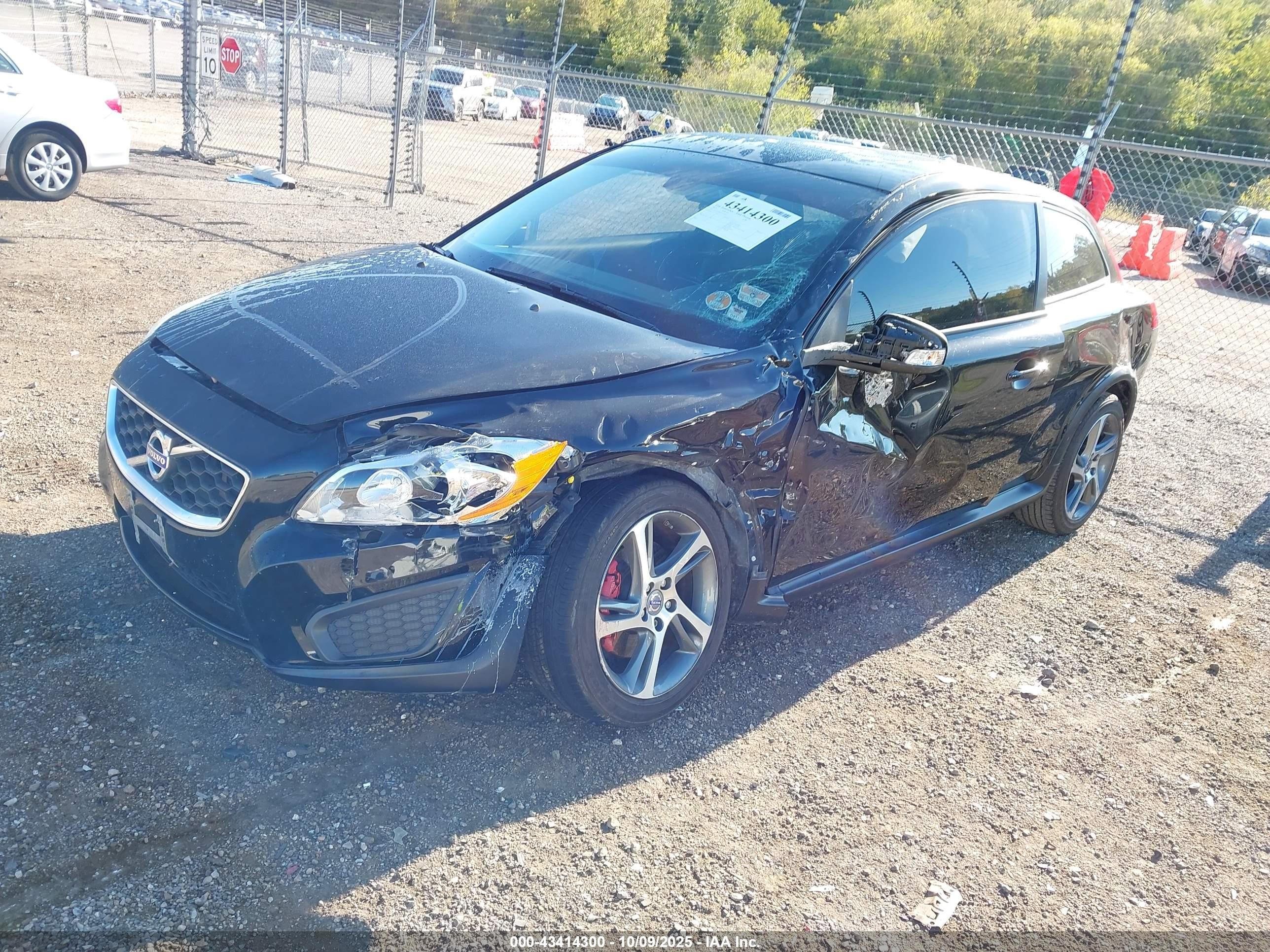 2013 Volvo C30 T5 Черный vin: YV1672MK3D2306613