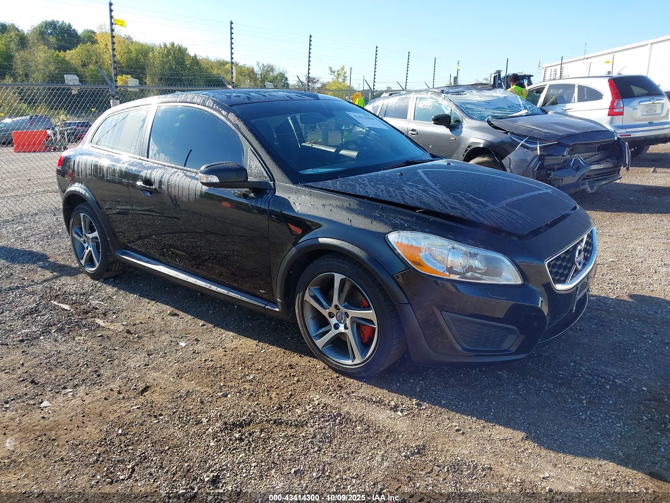 2013 Volvo C30 T5 Черный vin: YV1672MK3D2306613