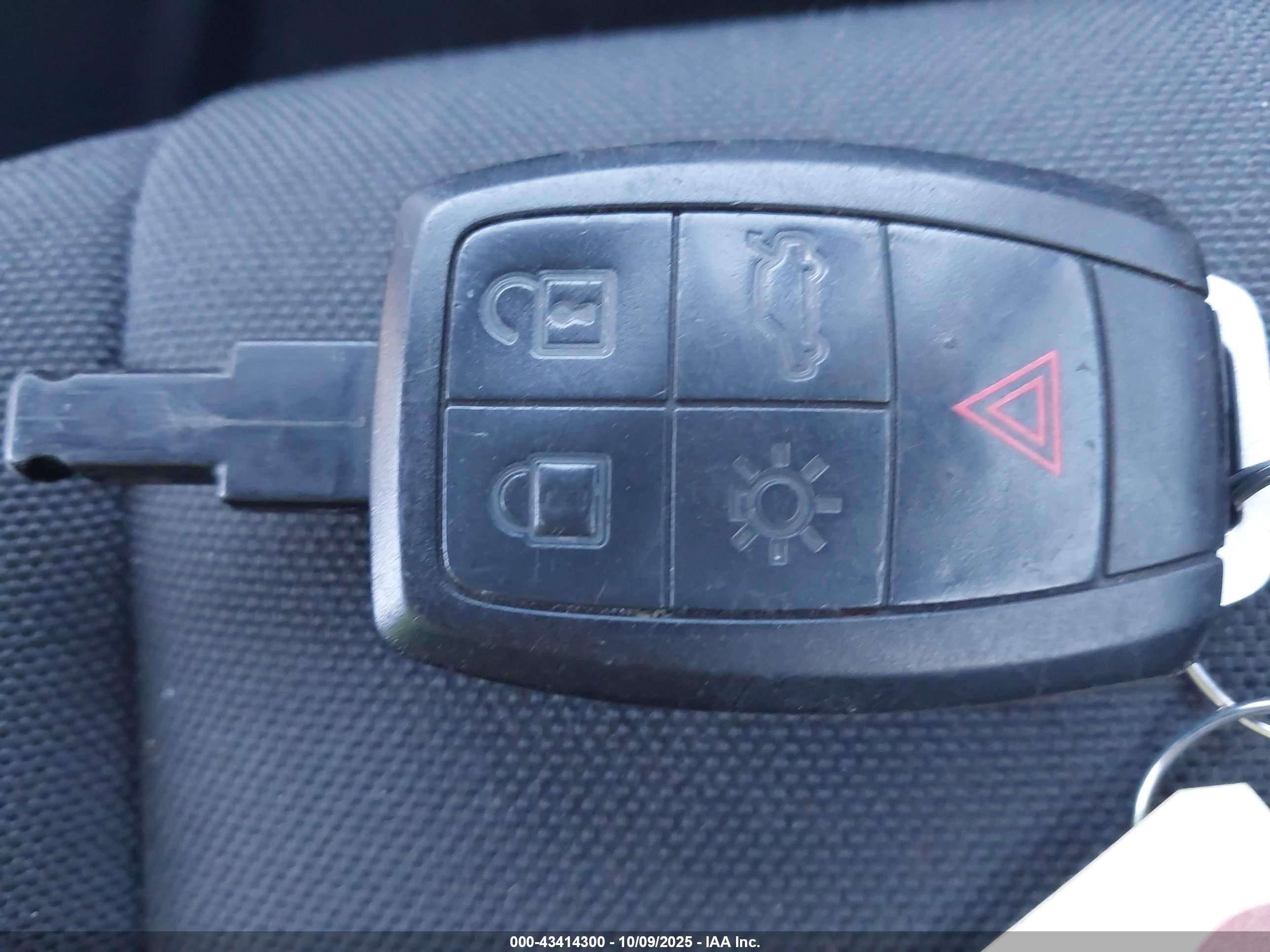 2013 Volvo C30 T5 Черный vin: YV1672MK3D2306613