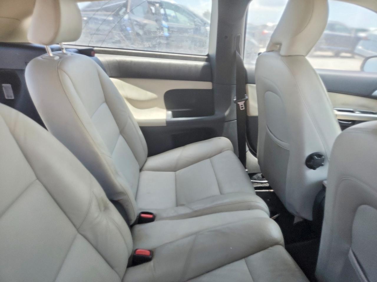 2011 Volvo C30 Silver vin: YV1672MK5B2205599