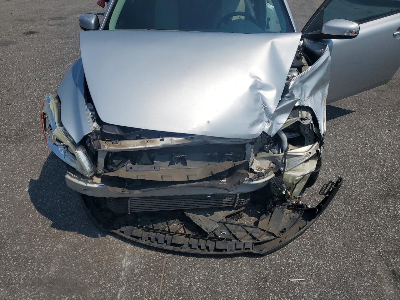 2012 Volvo C30 T5 Серебряный vin: YV1672MK5C2273550