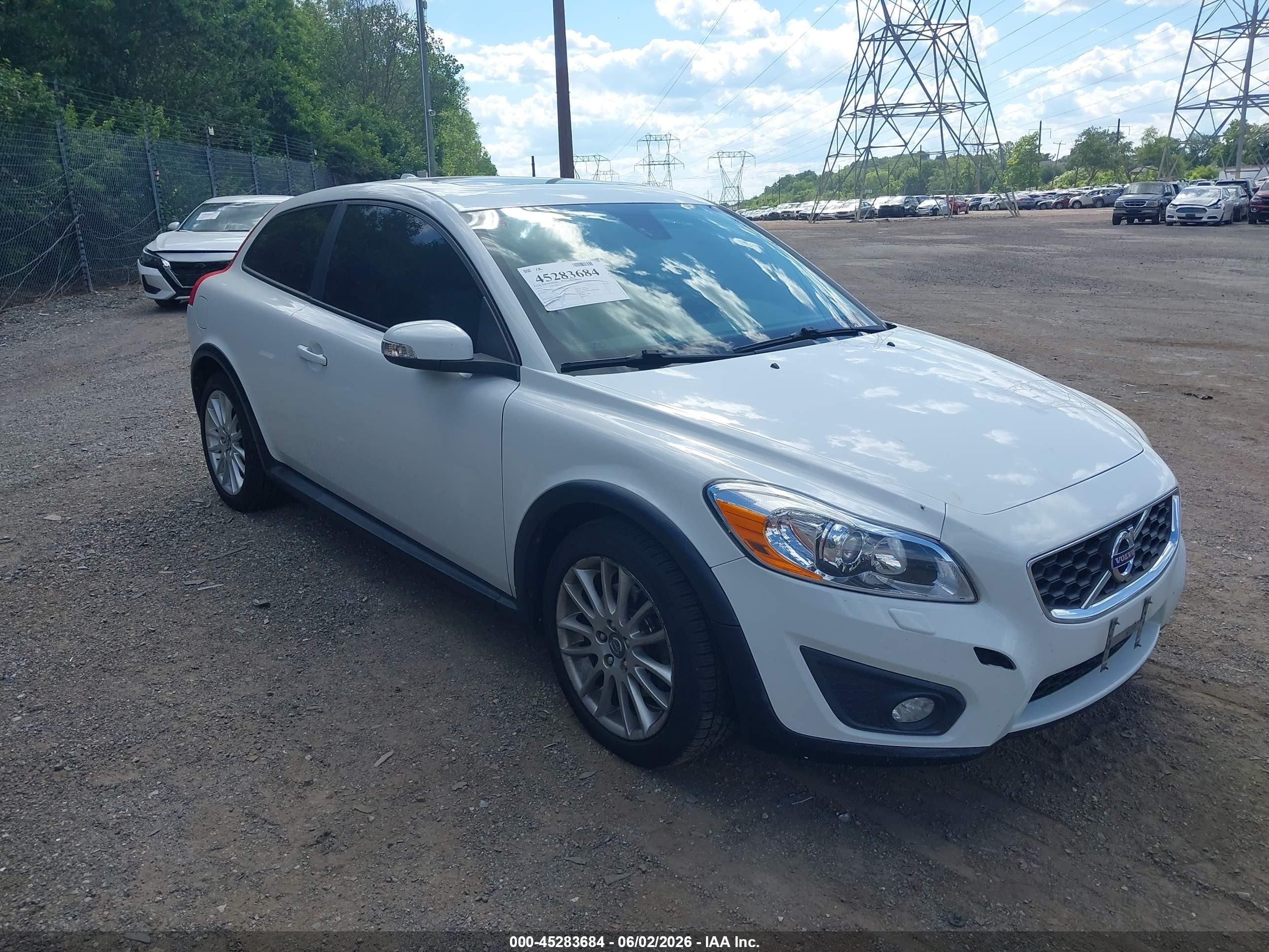 2012 Volvo C30 T5/t5 Platinum/t5 Premier Plus/t5 R-design/t5 R-design Platinum/t5 R-design Premier Plus White vin: YV1672MK5C2280367