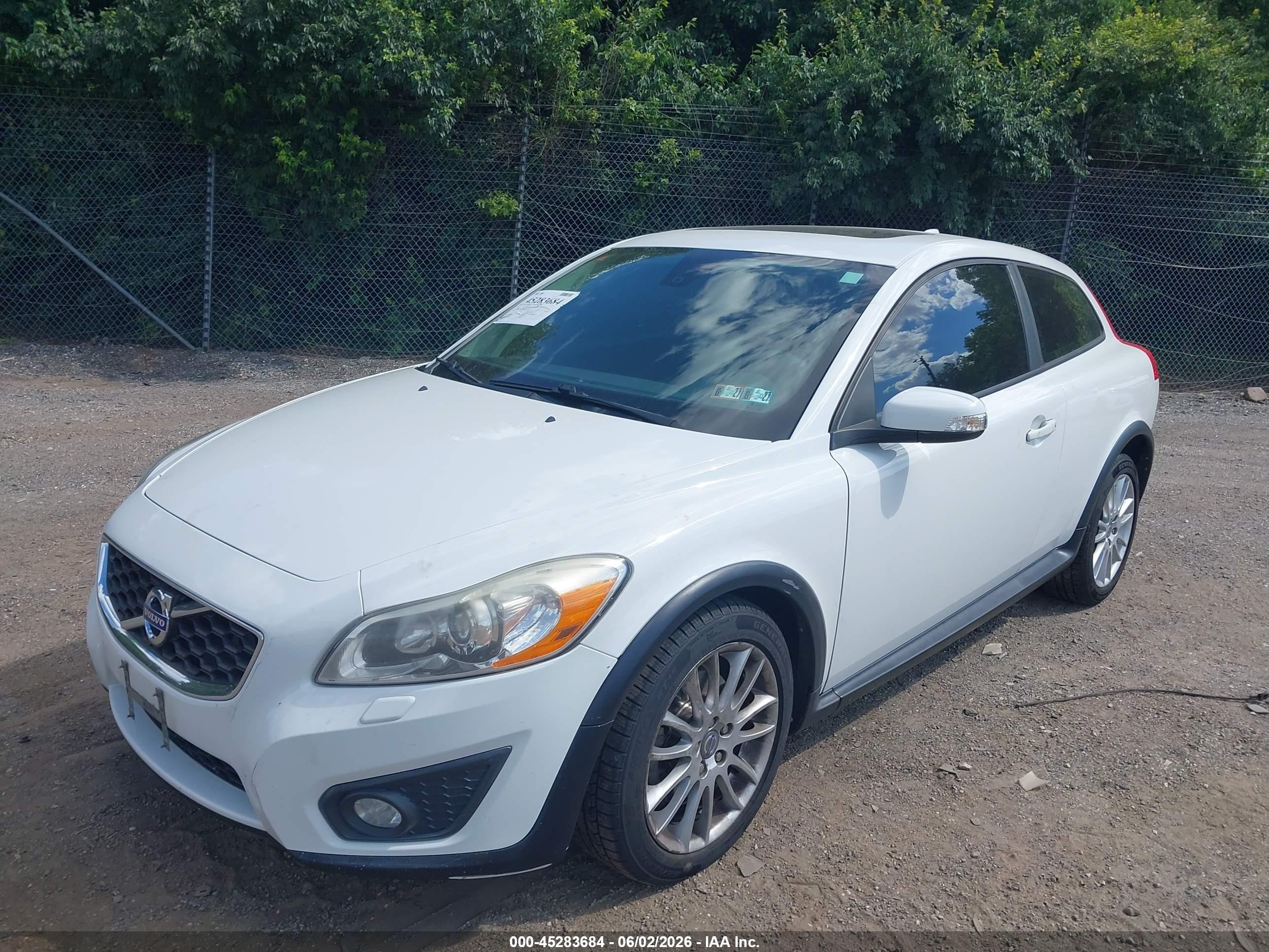2012 Volvo C30 T5/t5 Platinum/t5 Premier Plus/t5 R-design/t5 R-design Platinum/t5 R-design Premier Plus White vin: YV1672MK5C2280367