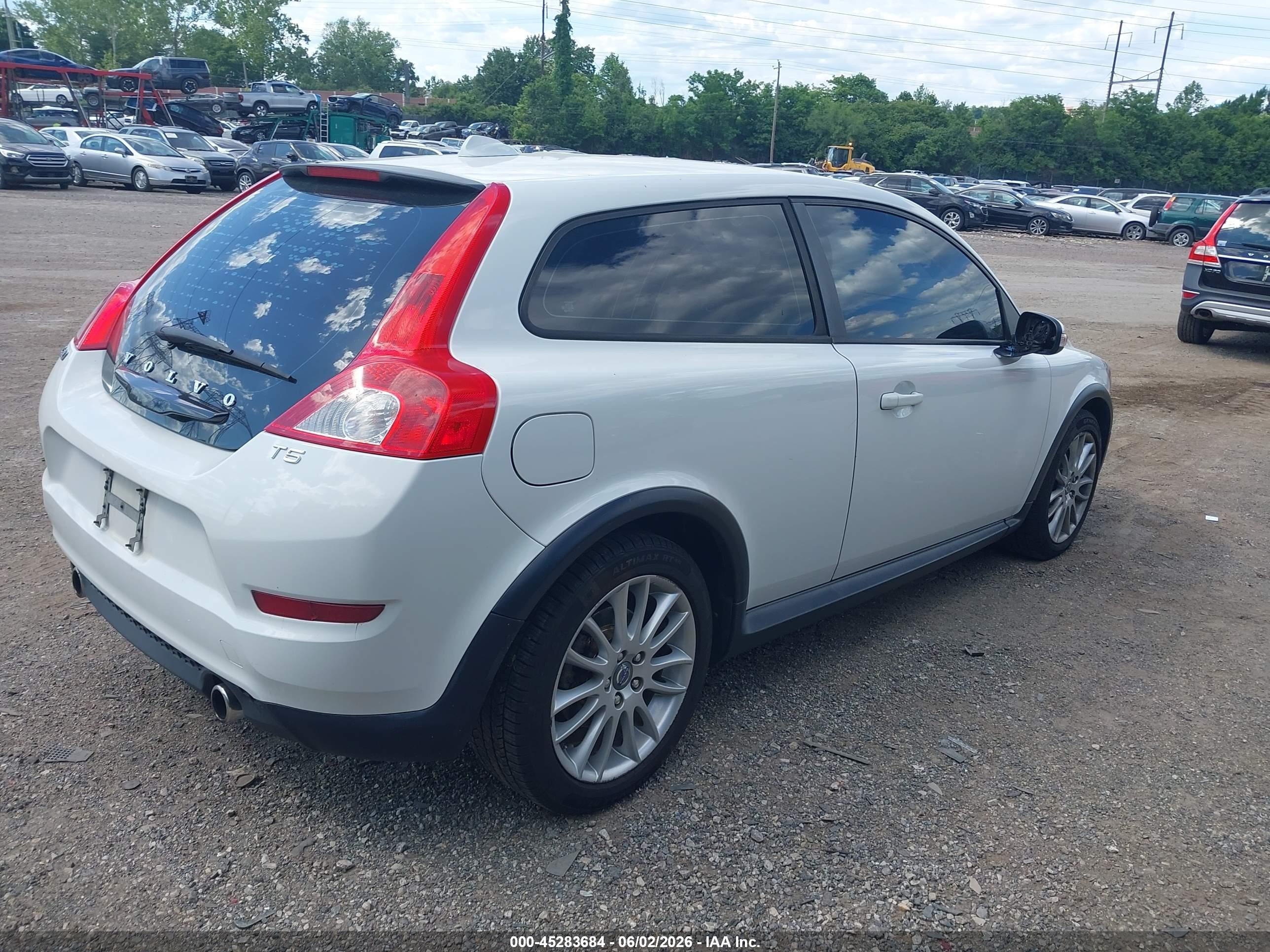 2012 Volvo C30 T5/t5 Platinum/t5 Premier Plus/t5 R-design/t5 R-design Platinum/t5 R-design Premier Plus White vin: YV1672MK5C2280367
