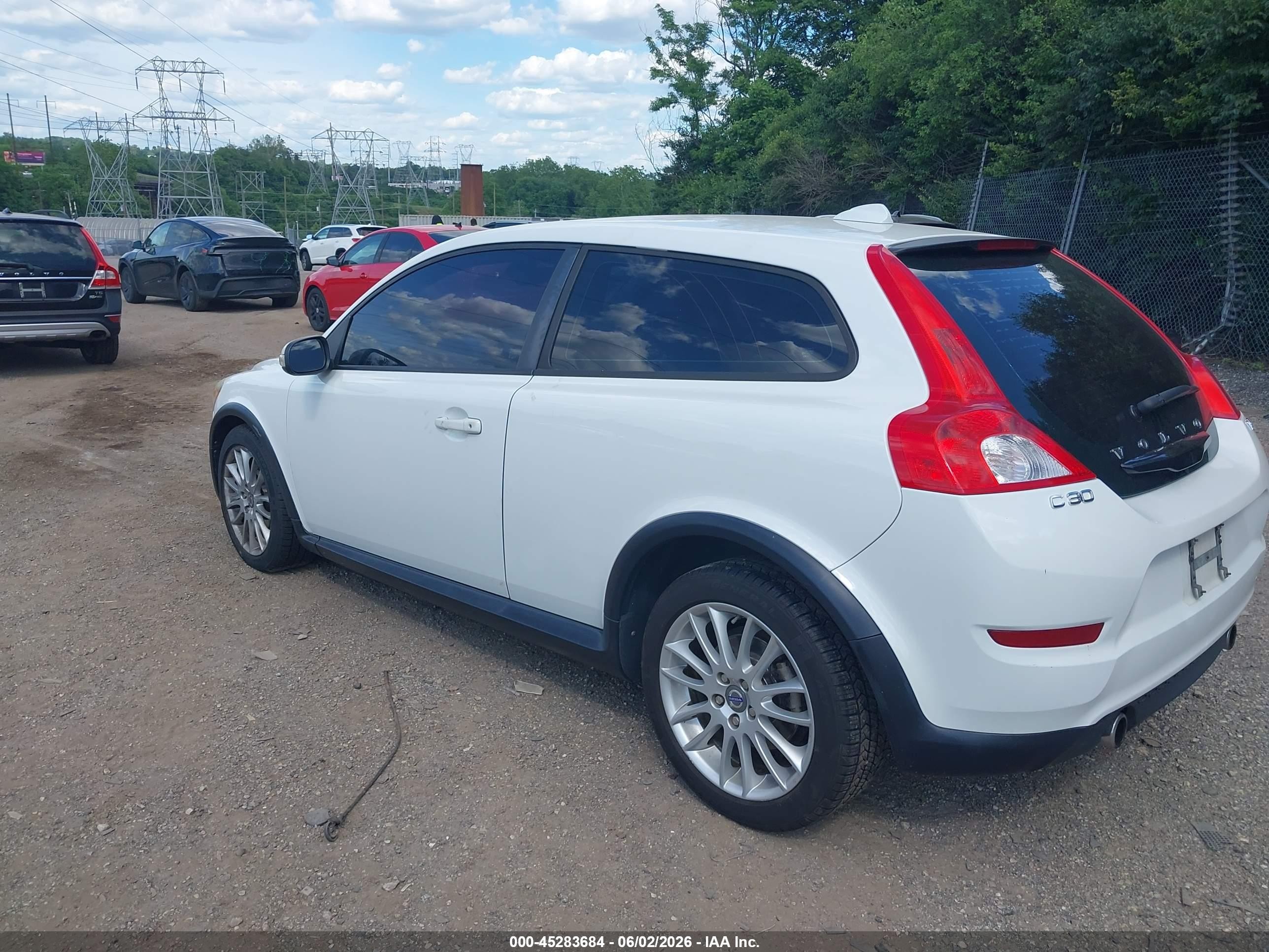2012 Volvo C30 T5/t5 Platinum/t5 Premier Plus/t5 R-design/t5 R-design Platinum/t5 R-design Premier Plus White vin: YV1672MK5C2280367