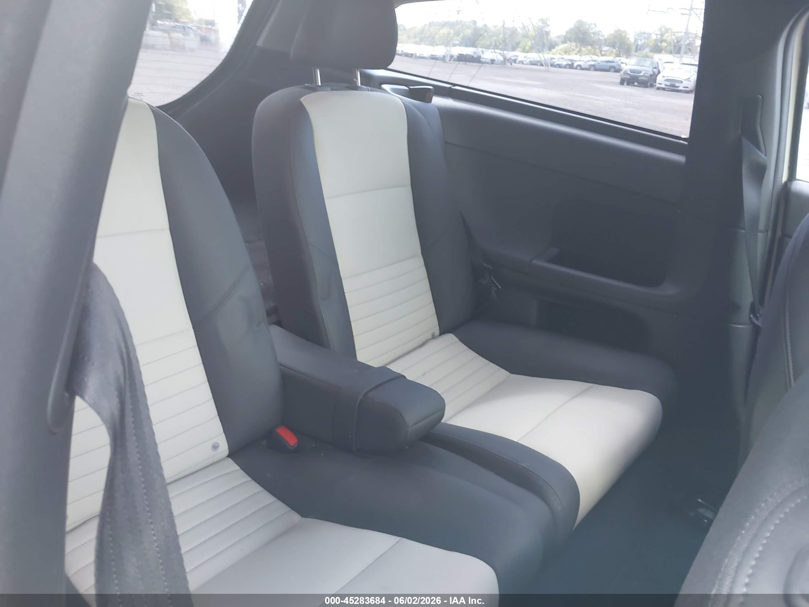 2012 Volvo C30 T5/t5 Platinum/t5 Premier Plus/t5 R-design/t5 R-design Platinum/t5 R-design Premier Plus White vin: YV1672MK5C2280367