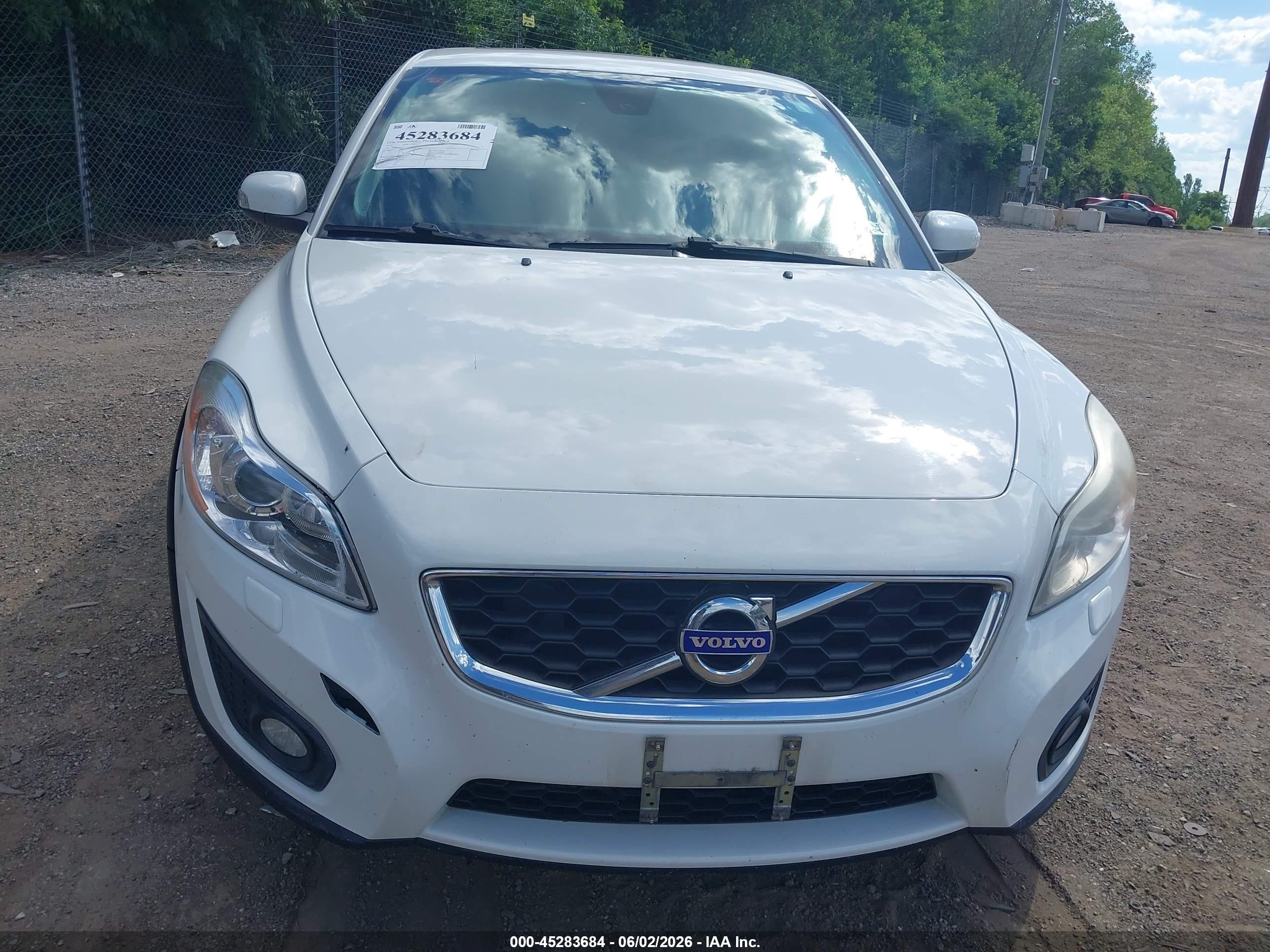 2012 Volvo C30 T5/t5 Platinum/t5 Premier Plus/t5 R-design/t5 R-design Platinum/t5 R-design Premier Plus White vin: YV1672MK5C2280367