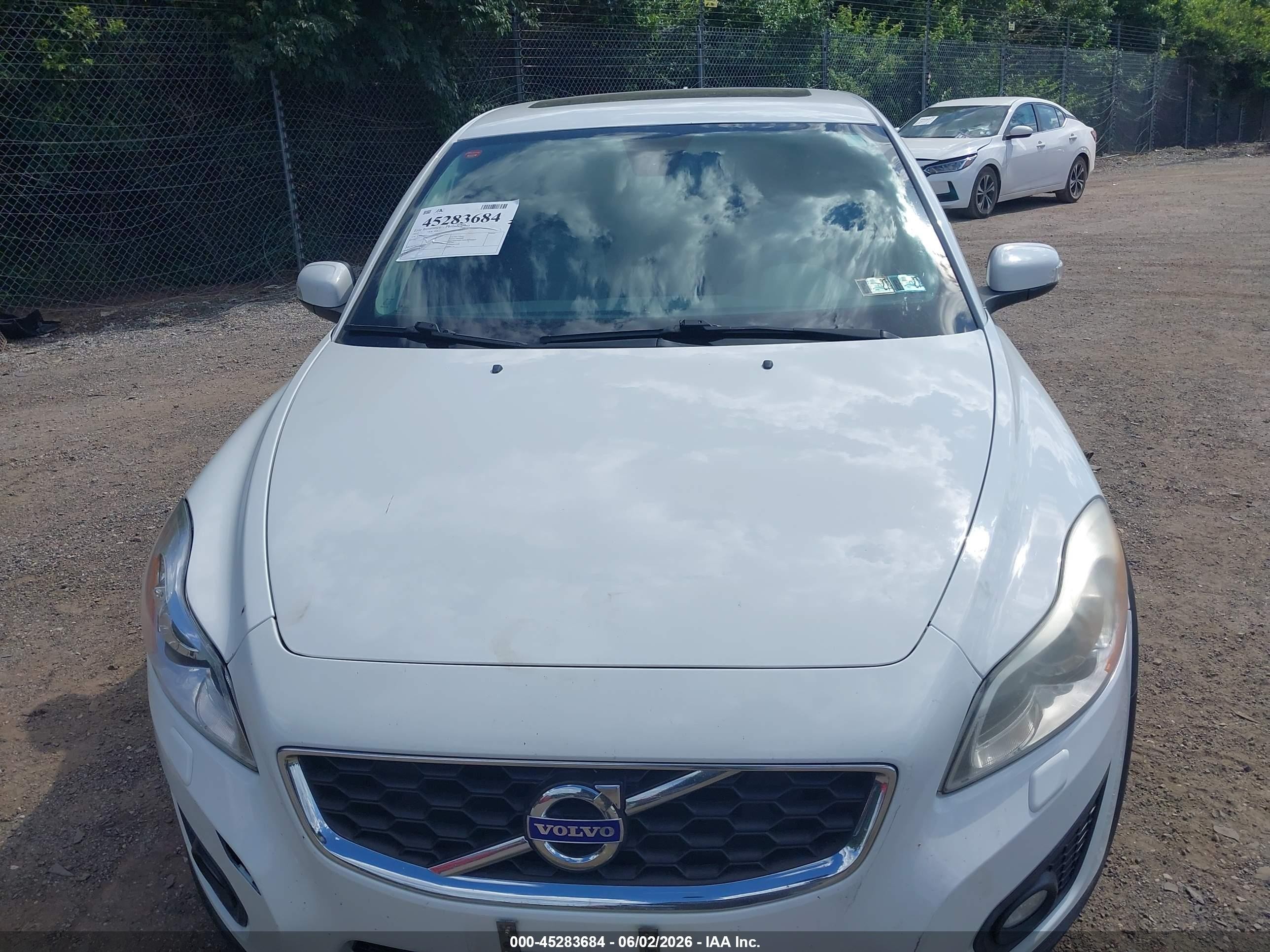 2012 Volvo C30 T5/t5 Platinum/t5 Premier Plus/t5 R-design/t5 R-design Platinum/t5 R-design Premier Plus White vin: YV1672MK5C2280367