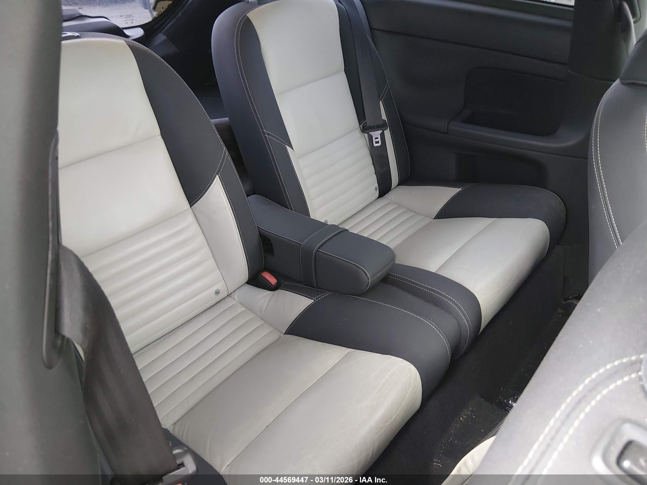 2013 Volvo C30 T5/t5 Platinum/t5 Premier/t5 Premier Plus/t5 R-design/t5 R-design Platinum/t5 R-design Premier Red vin: YV1672MK5D2301641