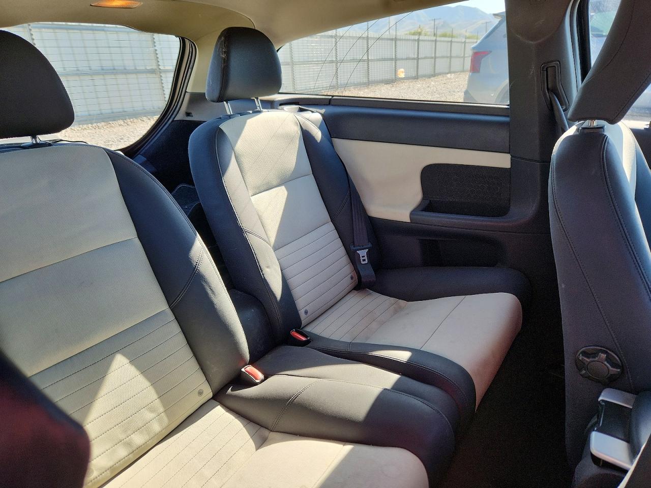 2011 Volvo C30 T5 Черный vin: YV1672MK6B2191583