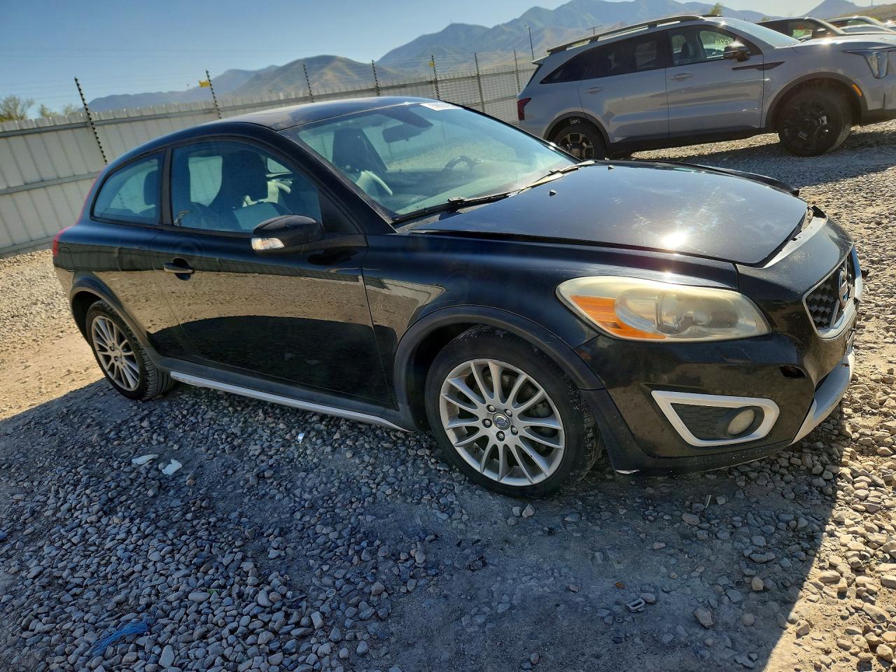 2011 Volvo C30 T5 Черный vin: YV1672MK6B2191583