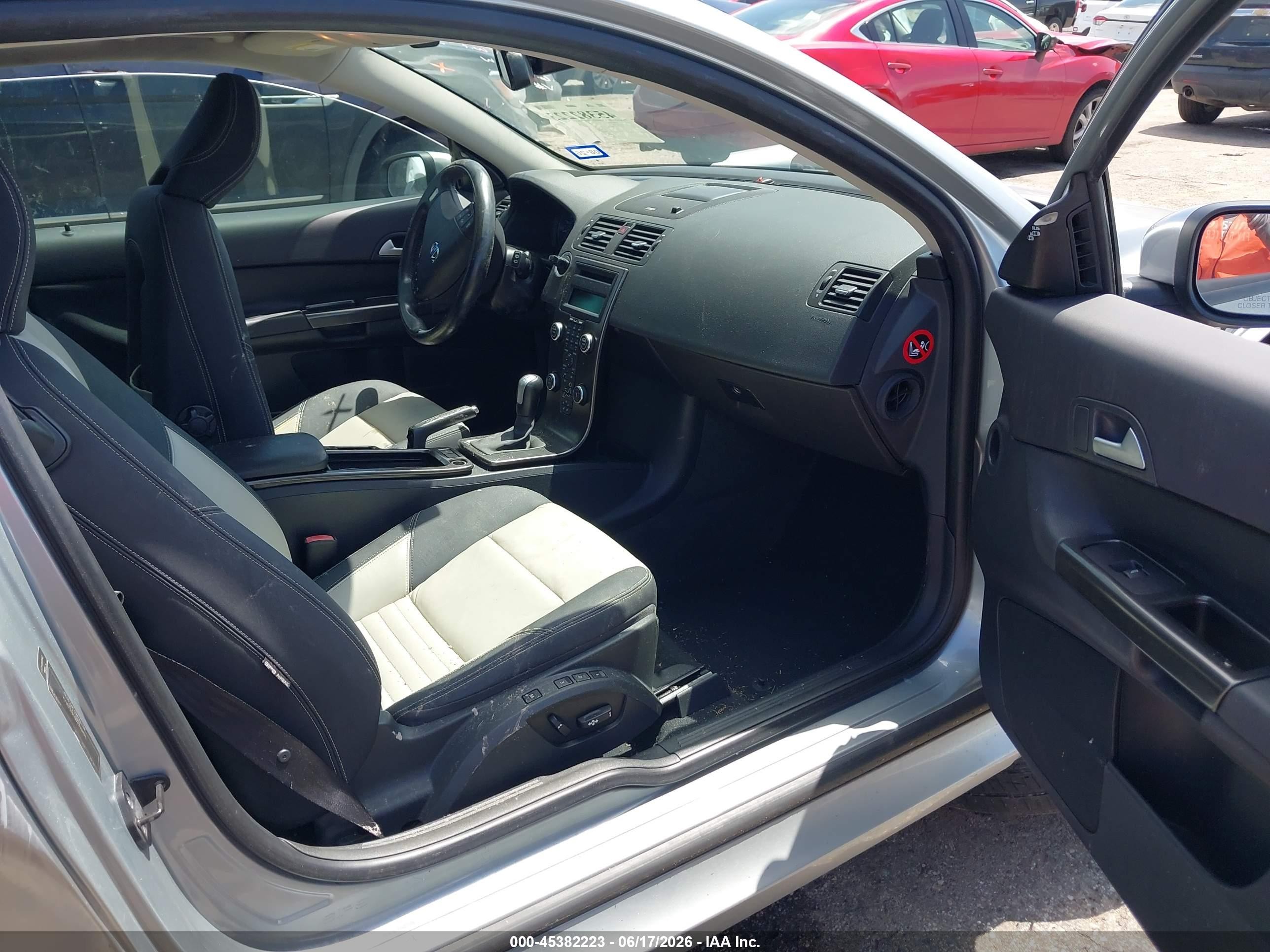2011 Volvo C30 R-design/t5/t5 (retail Only) Gray vin: YV1672MK6B2209452