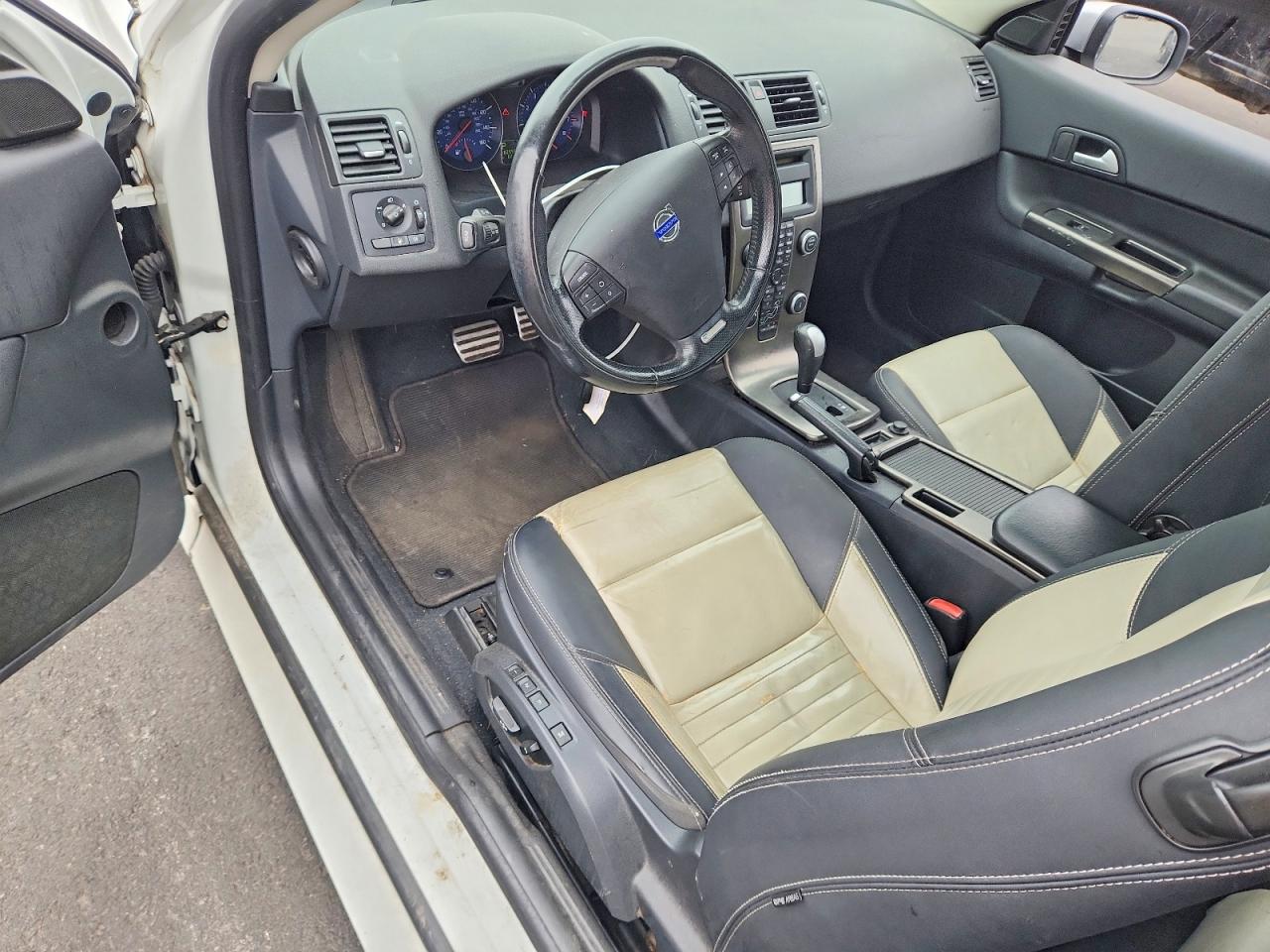 2012 Volvo C30 T5 White vin: YV1672MK6C2270592