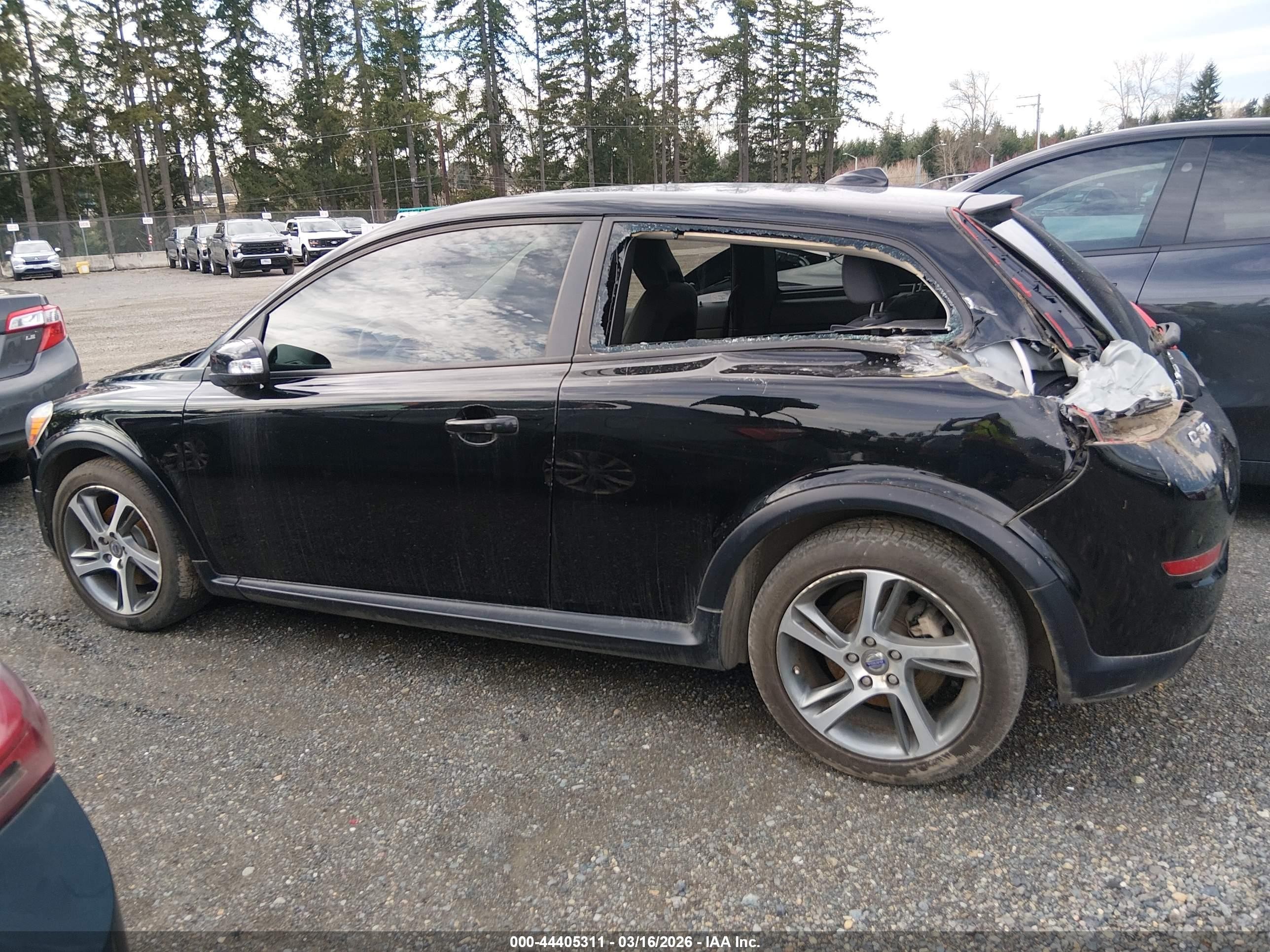 2013 Volvo C30   Черный vin: YV1672MK6D2302023