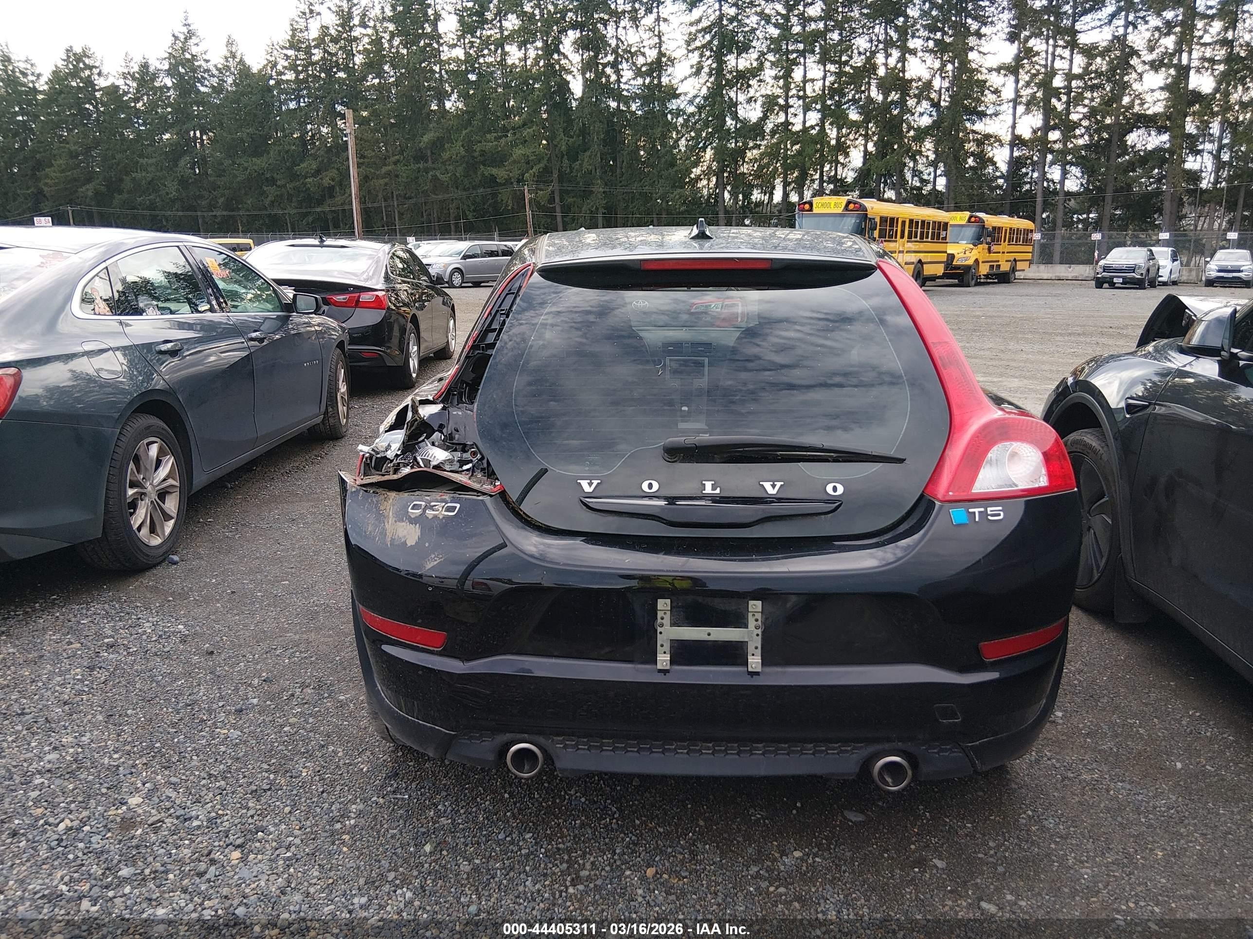 2013 Volvo C30   Черный vin: YV1672MK6D2302023