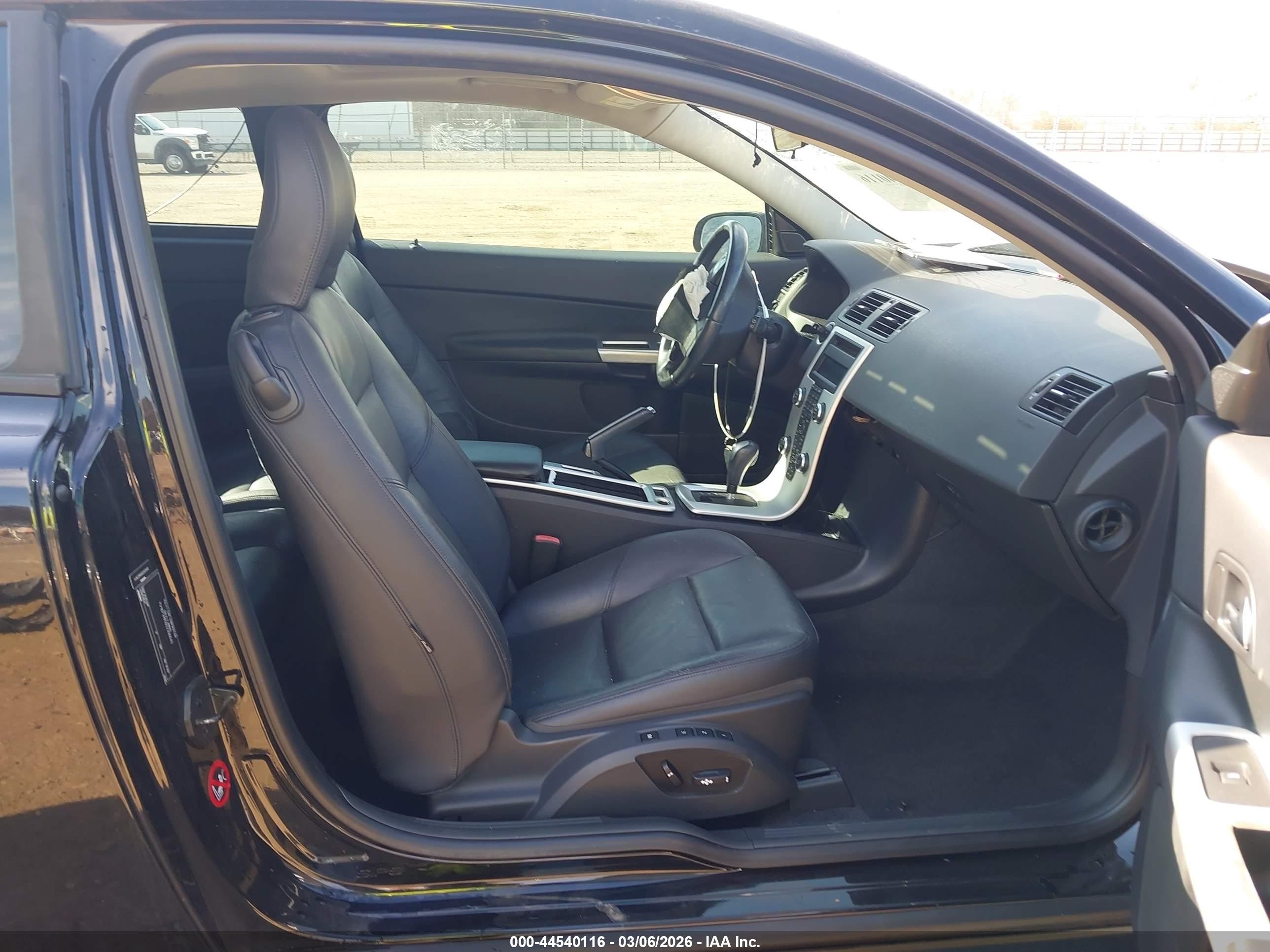 2013 Volvo C30 T5 Черный vin: YV1672MK6D2306640