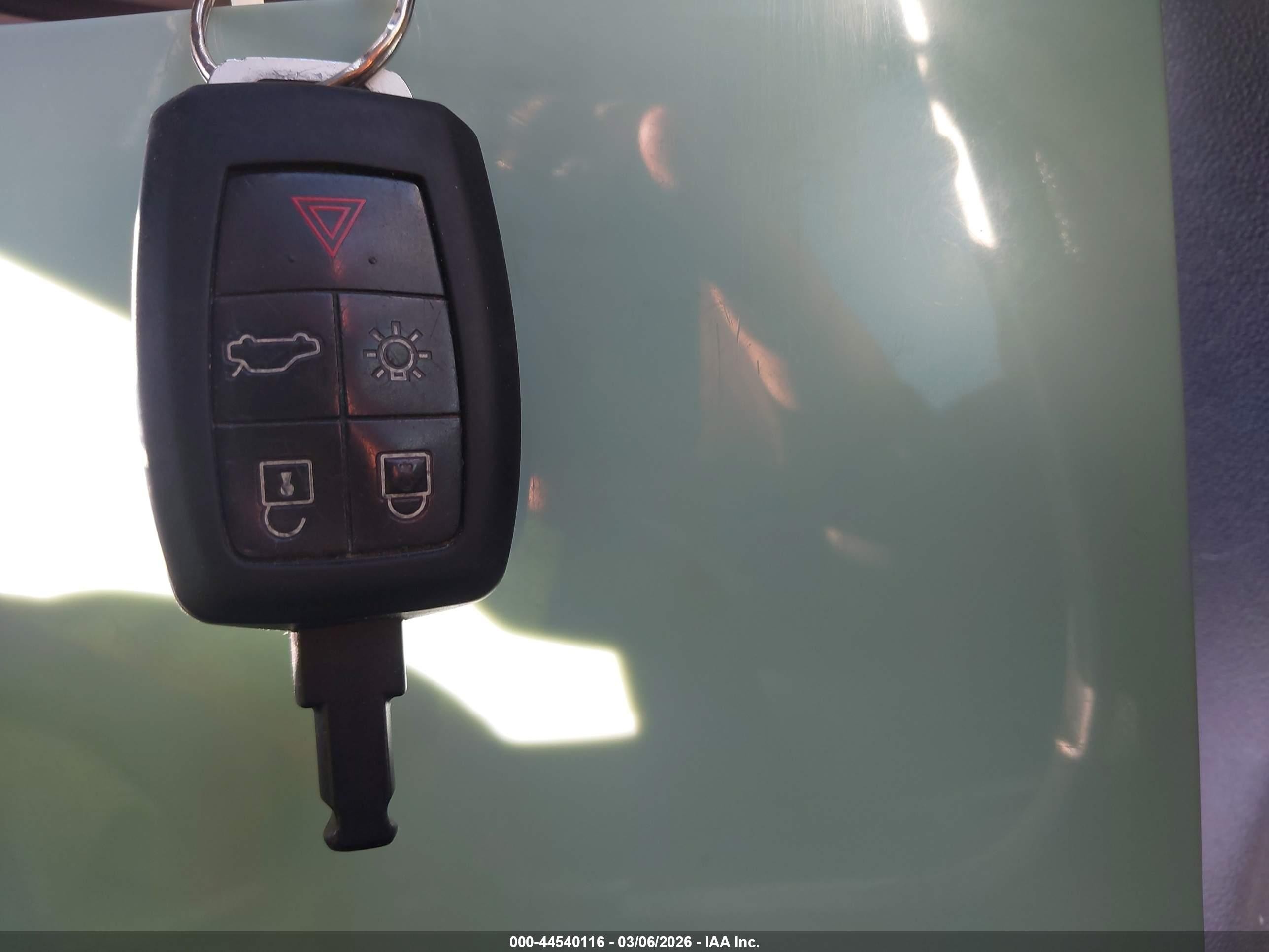 2013 Volvo C30 T5 Черный vin: YV1672MK6D2306640