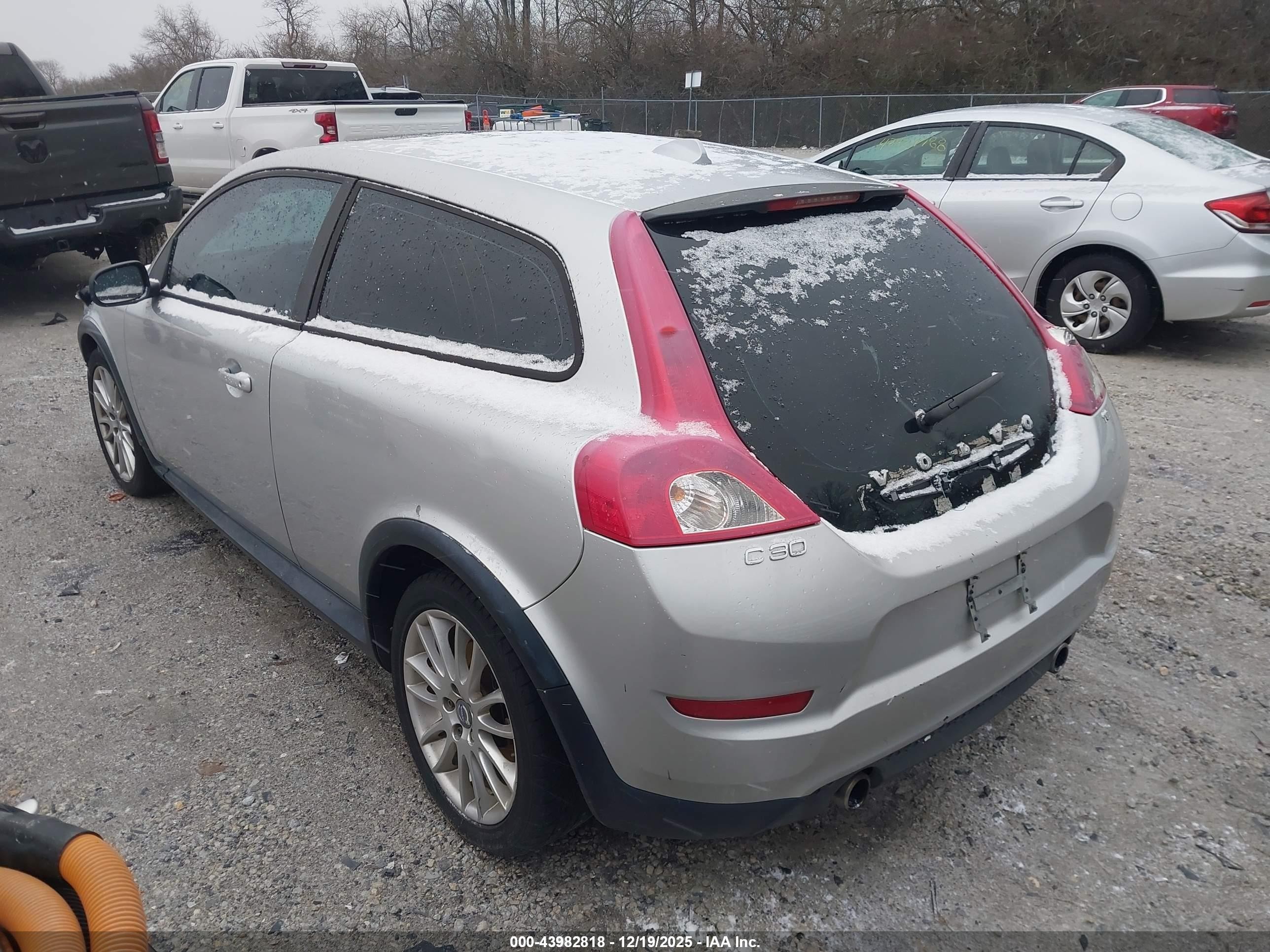 2011 Volvo C30 T5/t5 R-design Серебряный vin: YV1672MK7B2203627