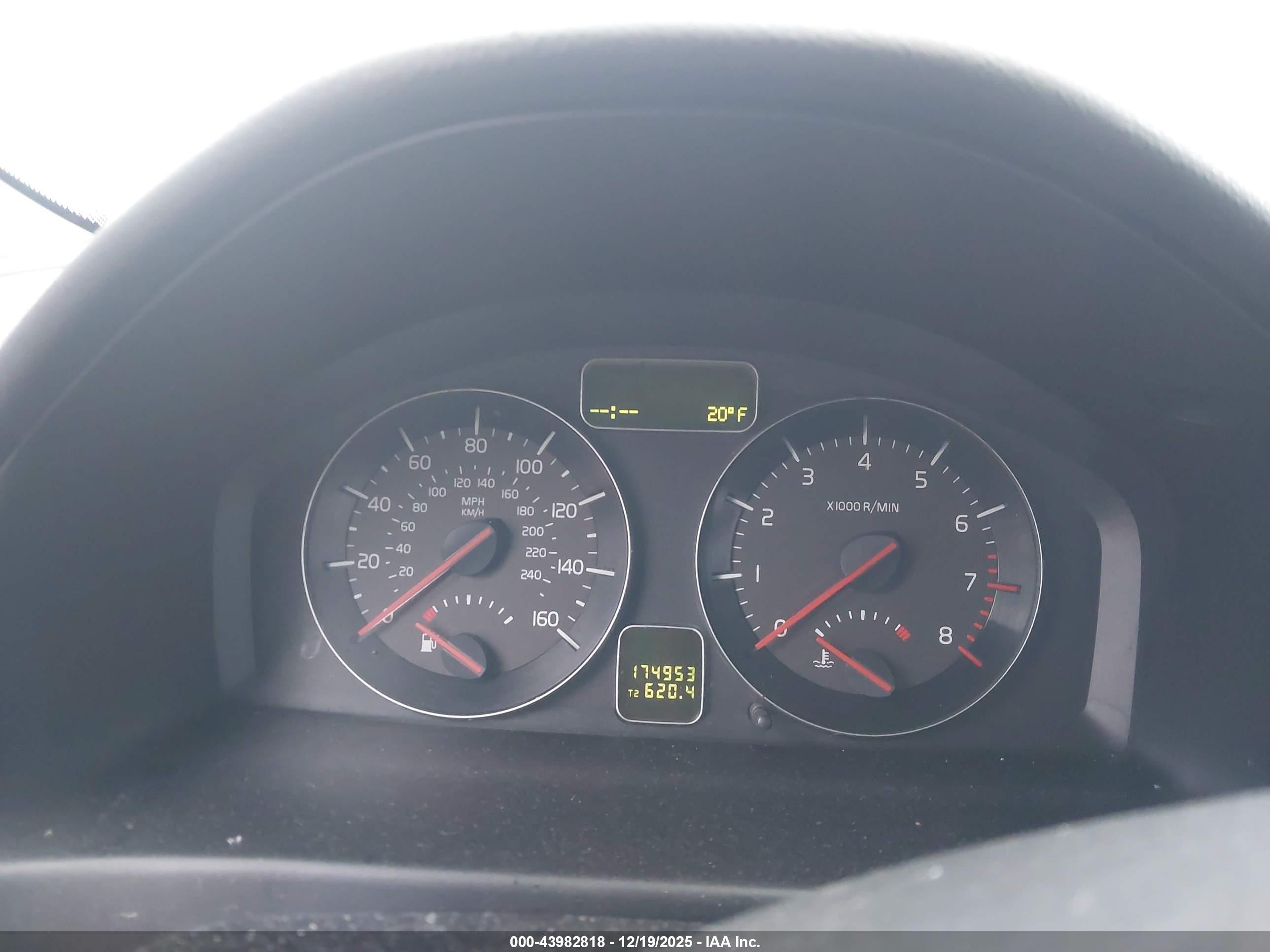 2011 Volvo C30 T5/t5 R-design Серебряный vin: YV1672MK7B2203627