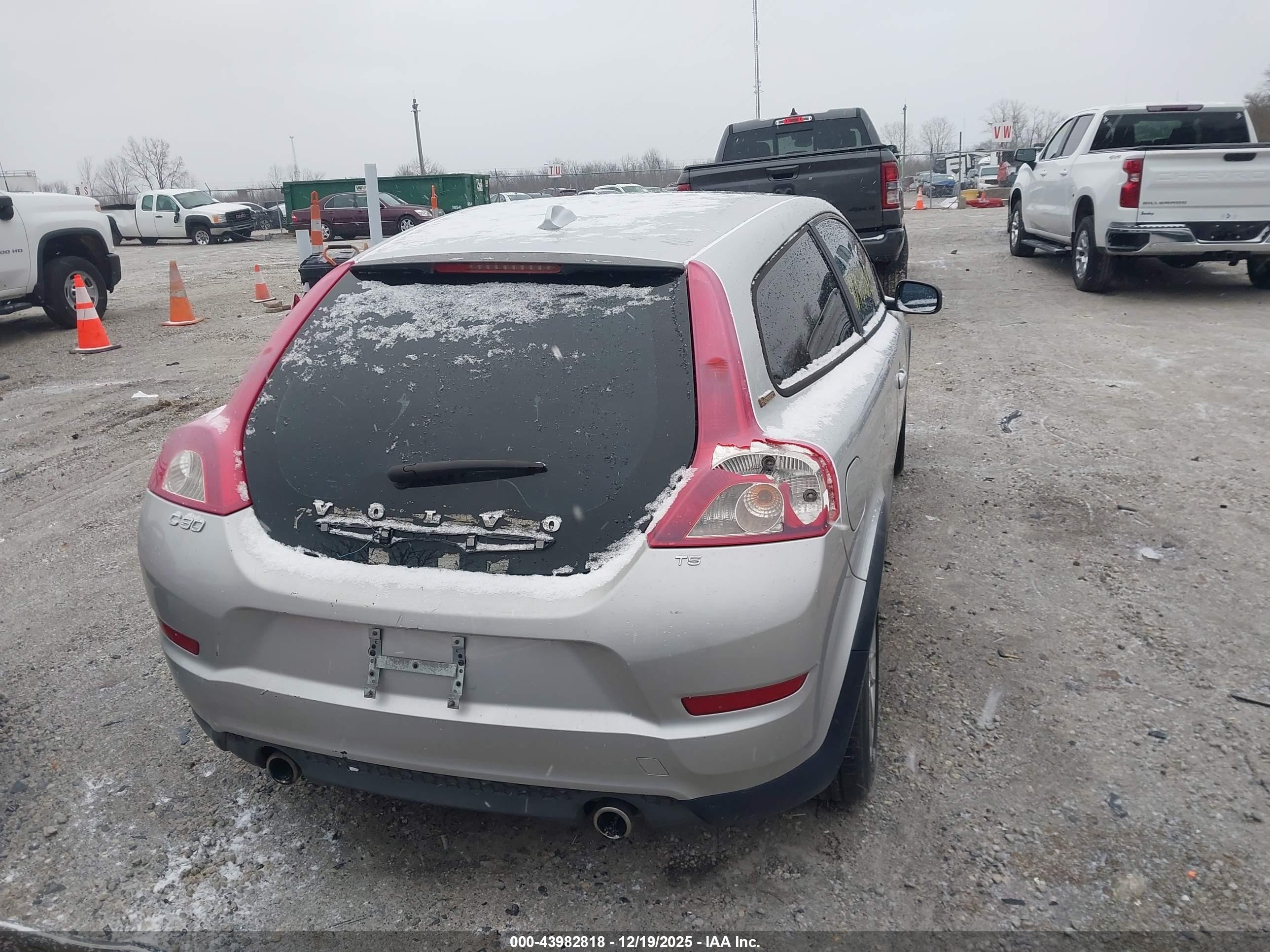 2011 Volvo C30 T5/t5 R-design Серебряный vin: YV1672MK7B2203627