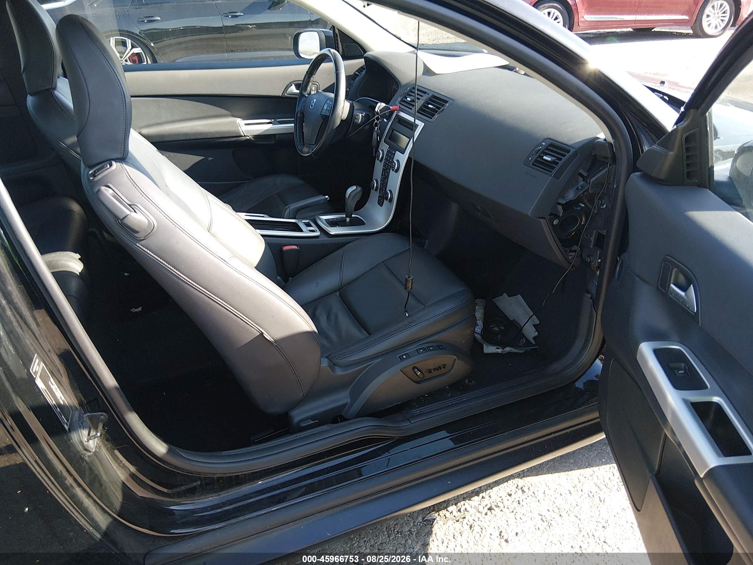 2012 Volvo C30 T5 Черный vin: YV1672MK8C2272294