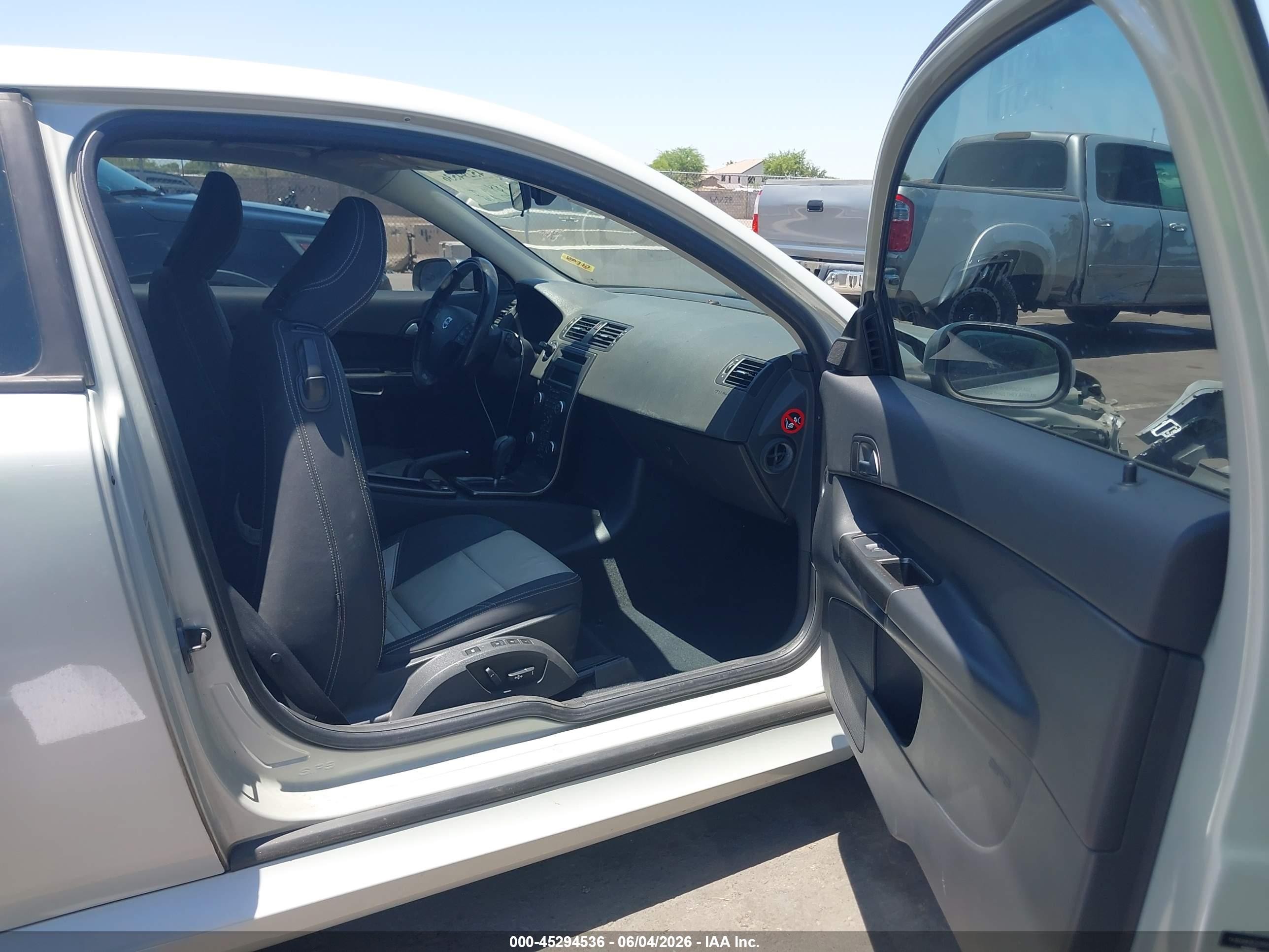 2012 Volvo C30 T5/t5 Platinum/t5 Premier Plus/t5 R-design/t5 R-design Platinum/t5 R-design Premier Plus Silver vin: YV1672MK8C2286941