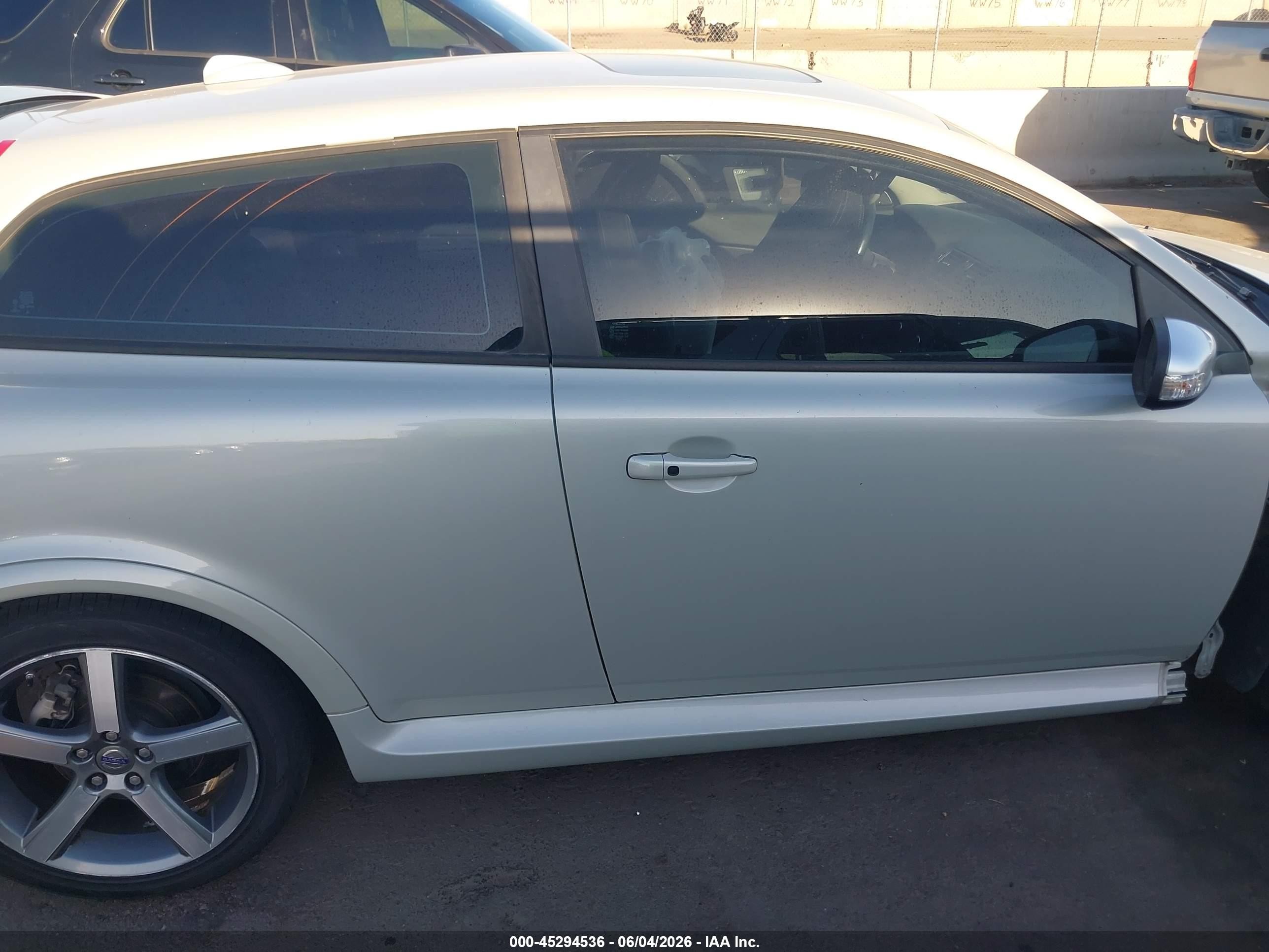 2012 Volvo C30 T5/t5 Platinum/t5 Premier Plus/t5 R-design/t5 R-design Platinum/t5 R-design Premier Plus Silver vin: YV1672MK8C2286941