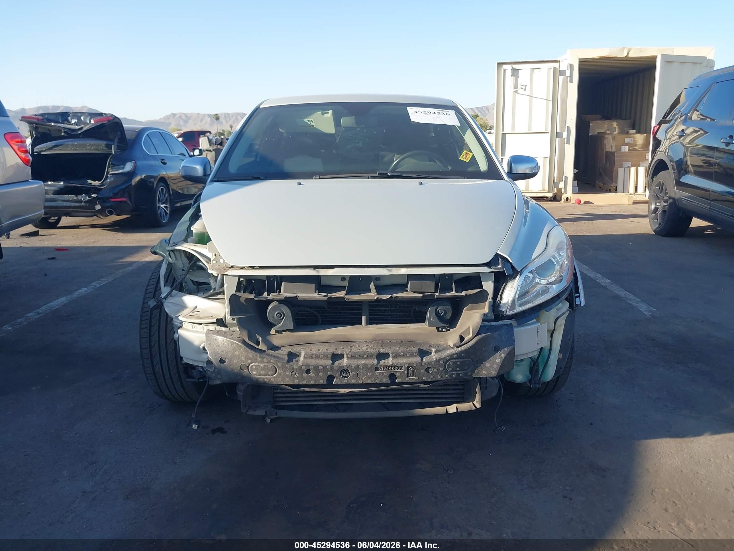 2012 Volvo C30 T5/t5 Platinum/t5 Premier Plus/t5 R-design/t5 R-design Platinum/t5 R-design Premier Plus Silver vin: YV1672MK8C2286941