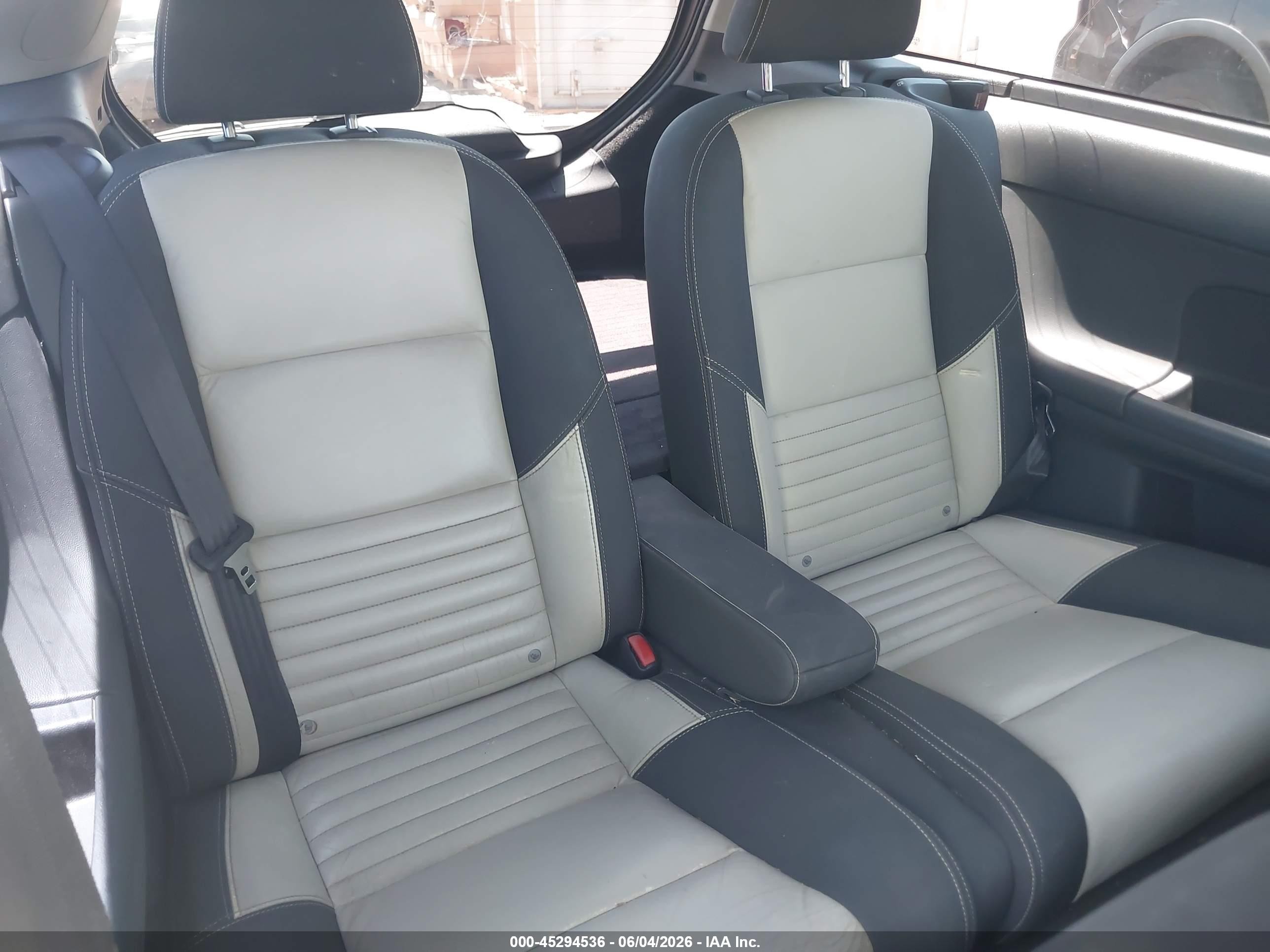 2012 Volvo C30 T5/t5 Platinum/t5 Premier Plus/t5 R-design/t5 R-design Platinum/t5 R-design Premier Plus Silver vin: YV1672MK8C2286941