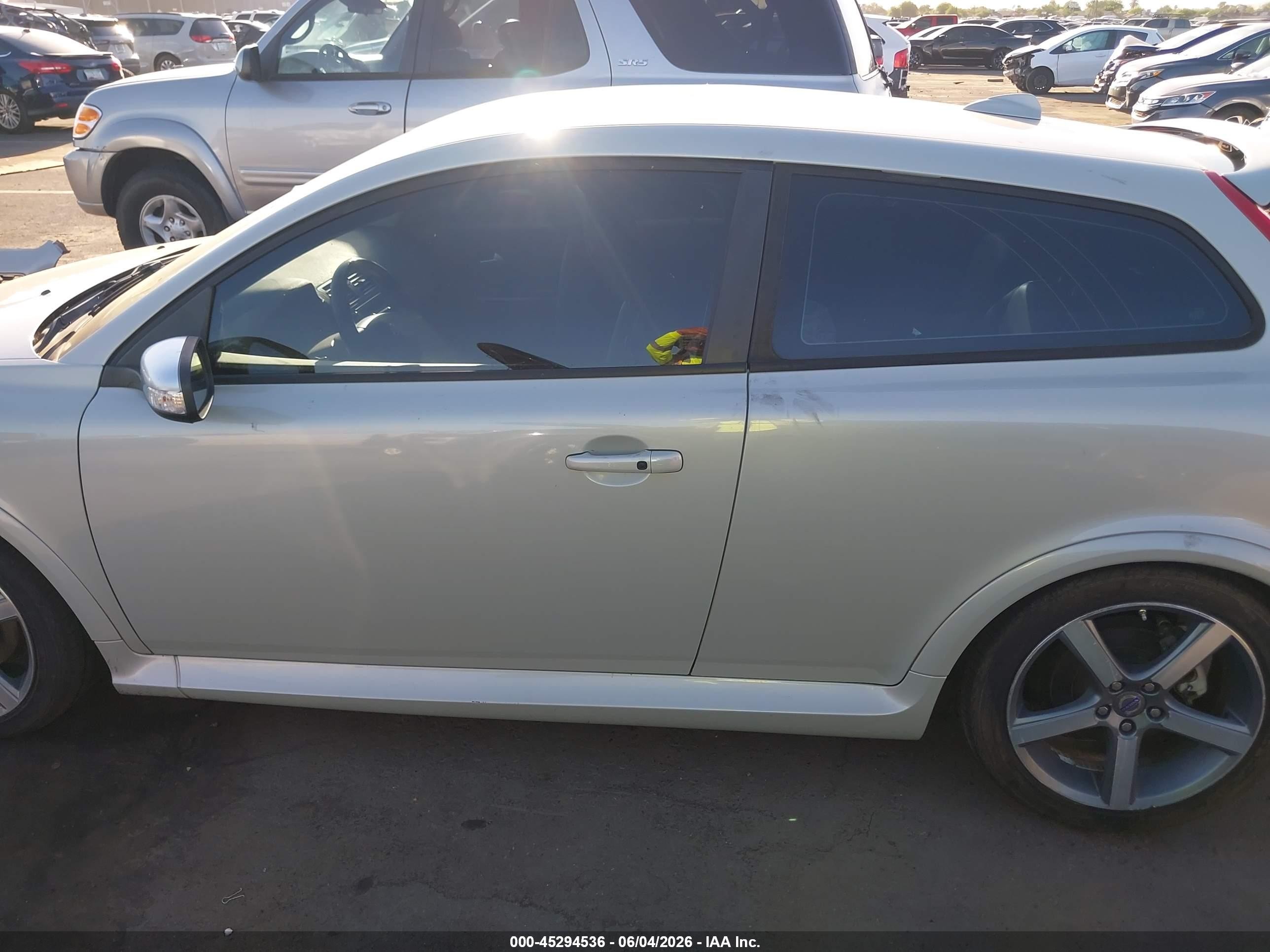 2012 Volvo C30 T5/t5 Platinum/t5 Premier Plus/t5 R-design/t5 R-design Platinum/t5 R-design Premier Plus Silver vin: YV1672MK8C2286941