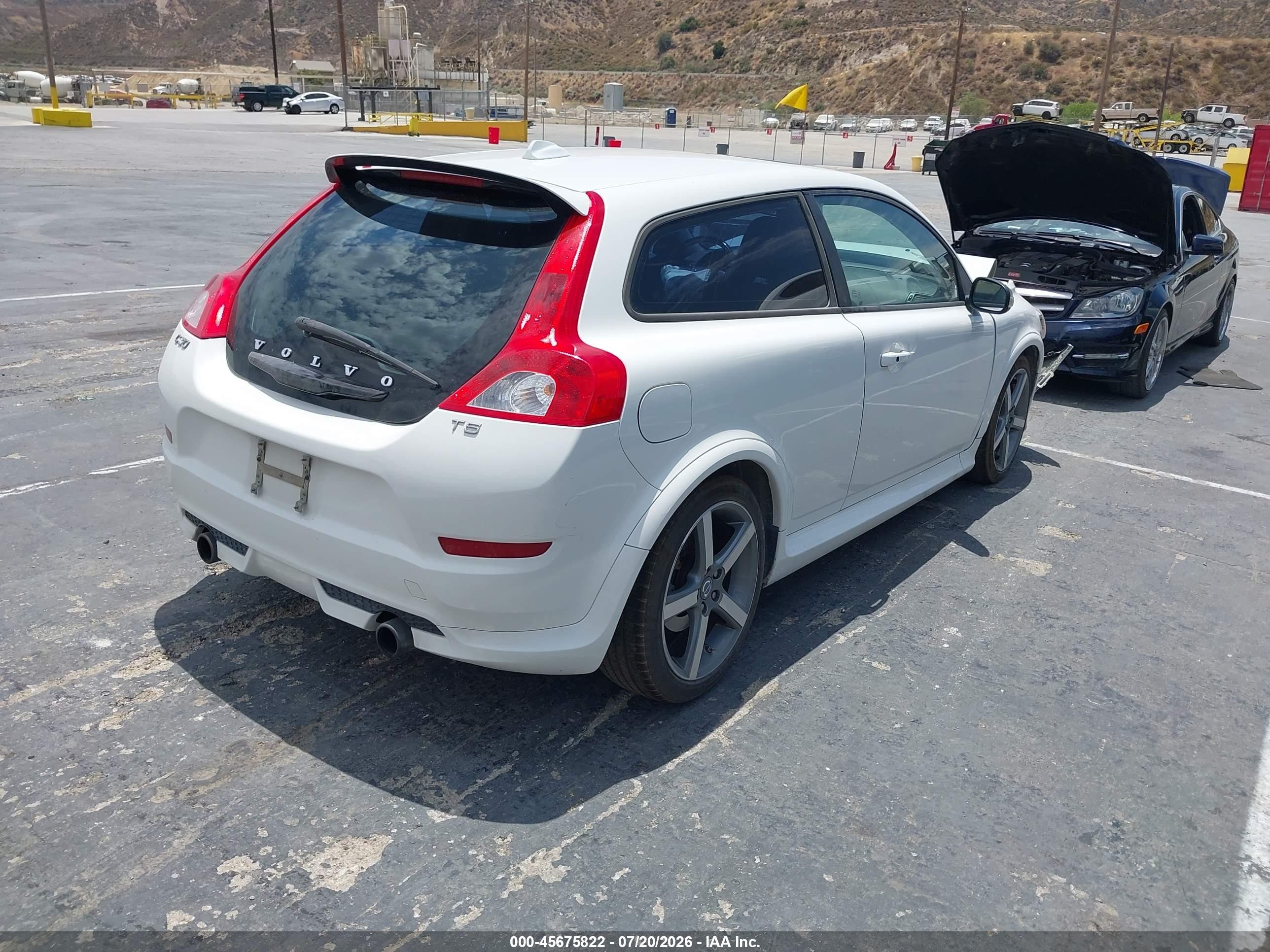 2013 Volvo C30 T5 R-design White vin: YV1672MK8D2311726