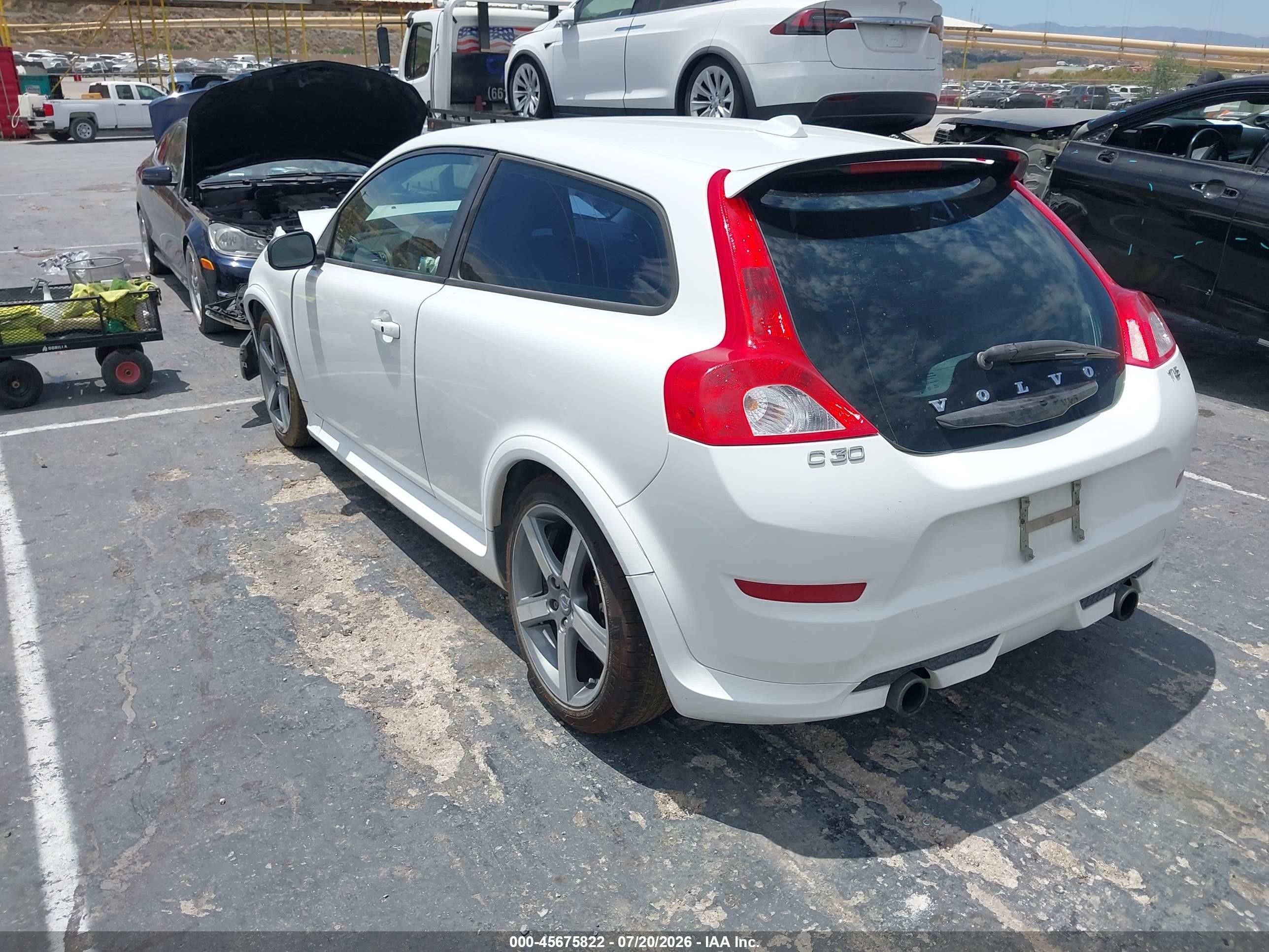 2013 Volvo C30 T5 R-design White vin: YV1672MK8D2311726